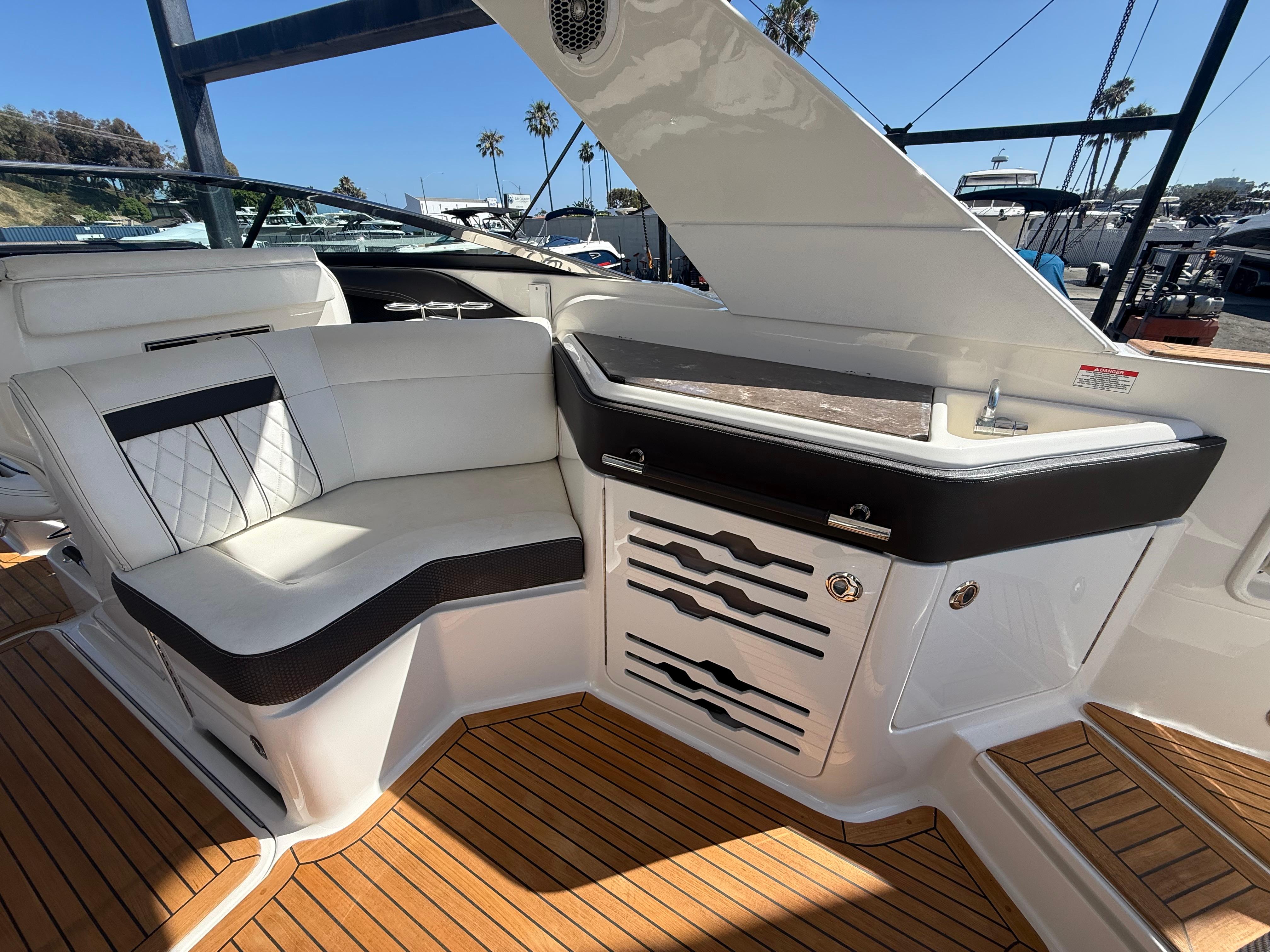 2018 Sea Ray SLX 310 #TMB2014 inventory image at Sun Country Marine Group, Newport Beach 2018 Sea Ray SLX 310 #TMB2014 inventory image at Sun Country Marine Group, Newport Beach