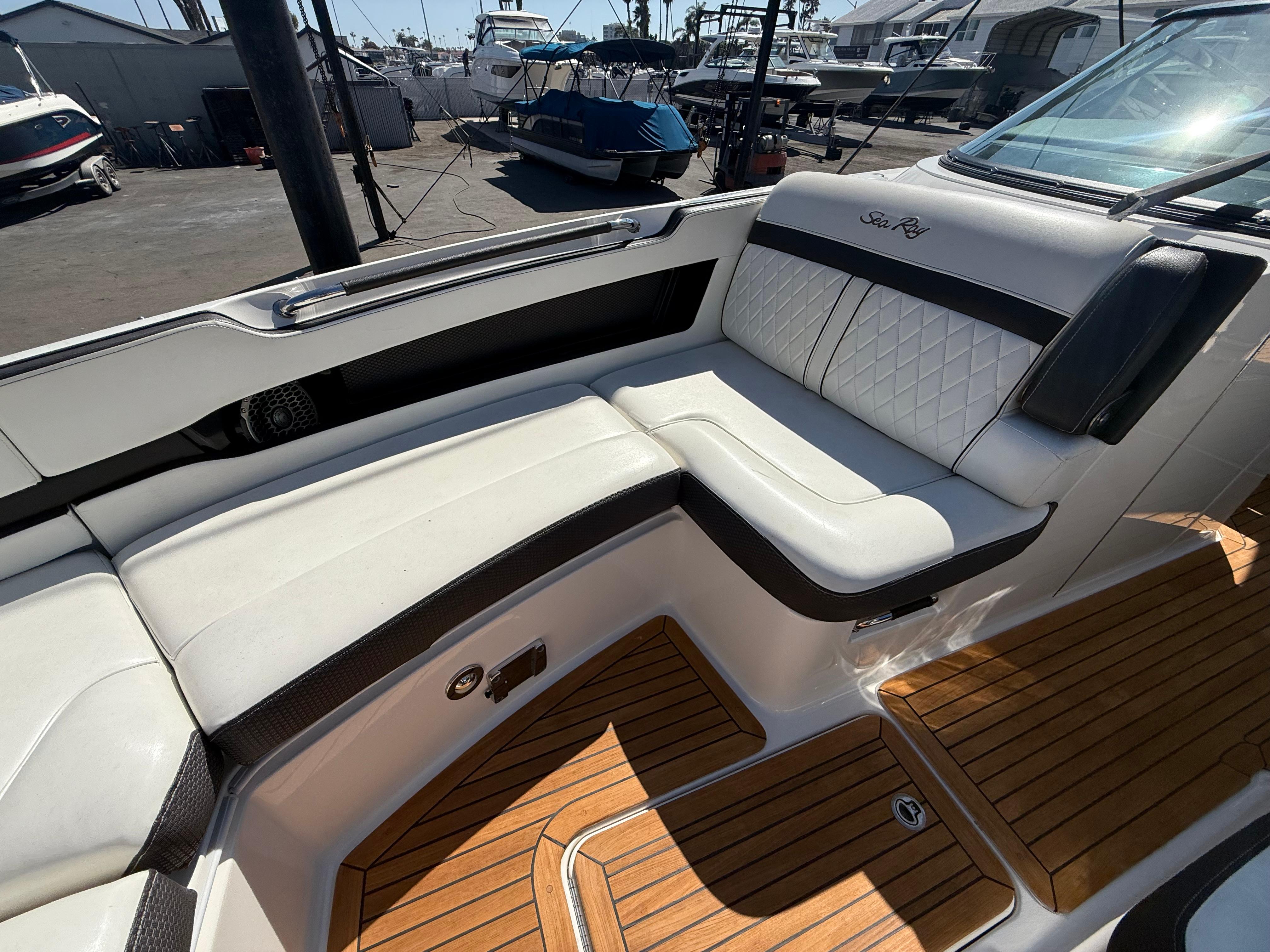 2018 Sea Ray SLX 310 #TMB2014 inventory image at Sun Country Marine Group, Newport Beach 2018 Sea Ray SLX 310 #TMB2014 inventory image at Sun Country Marine Group, Newport Beach
