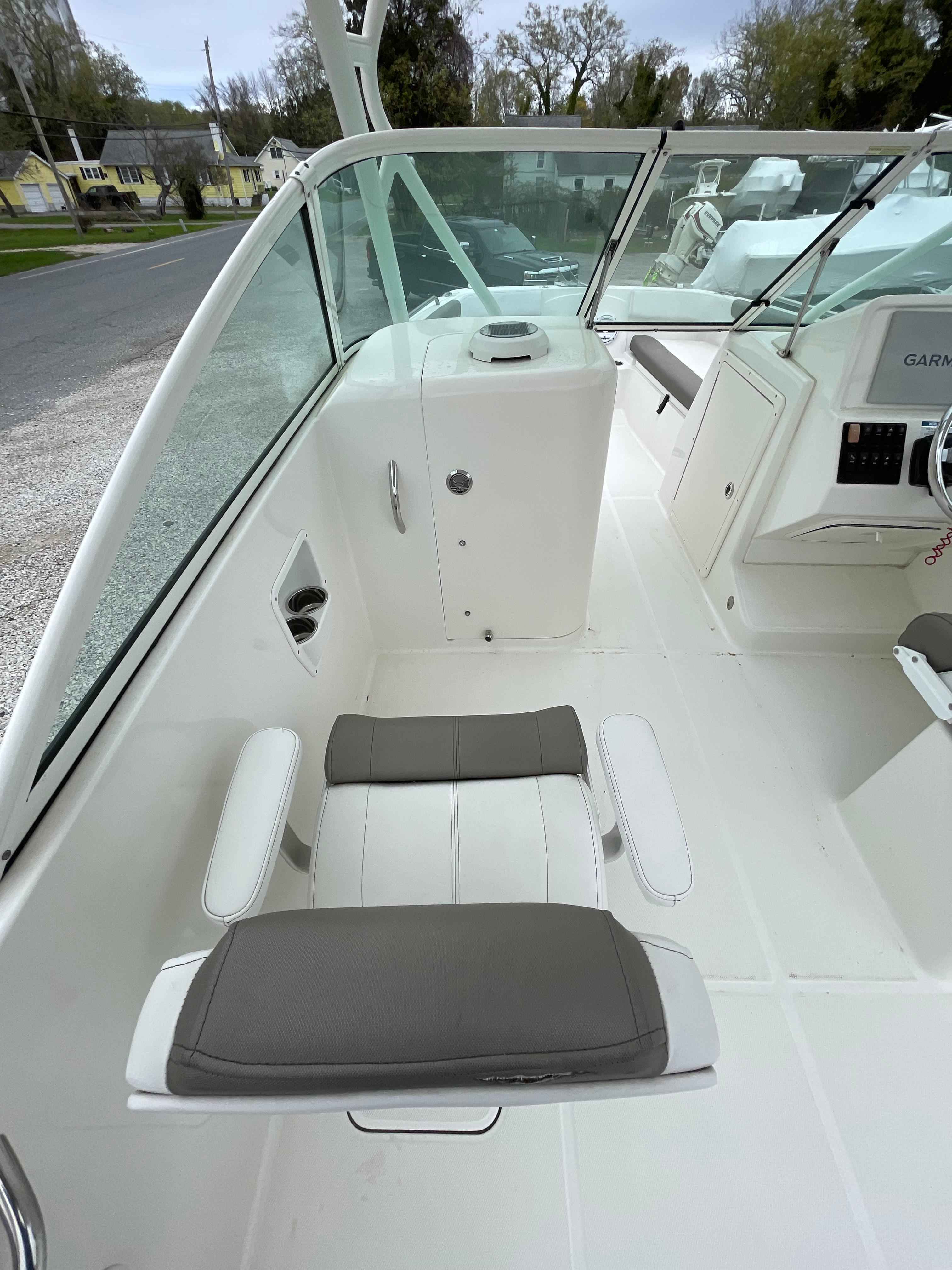 2019-world-cat-230-dc-power-9522754-20250421152703772-1_XLARGE