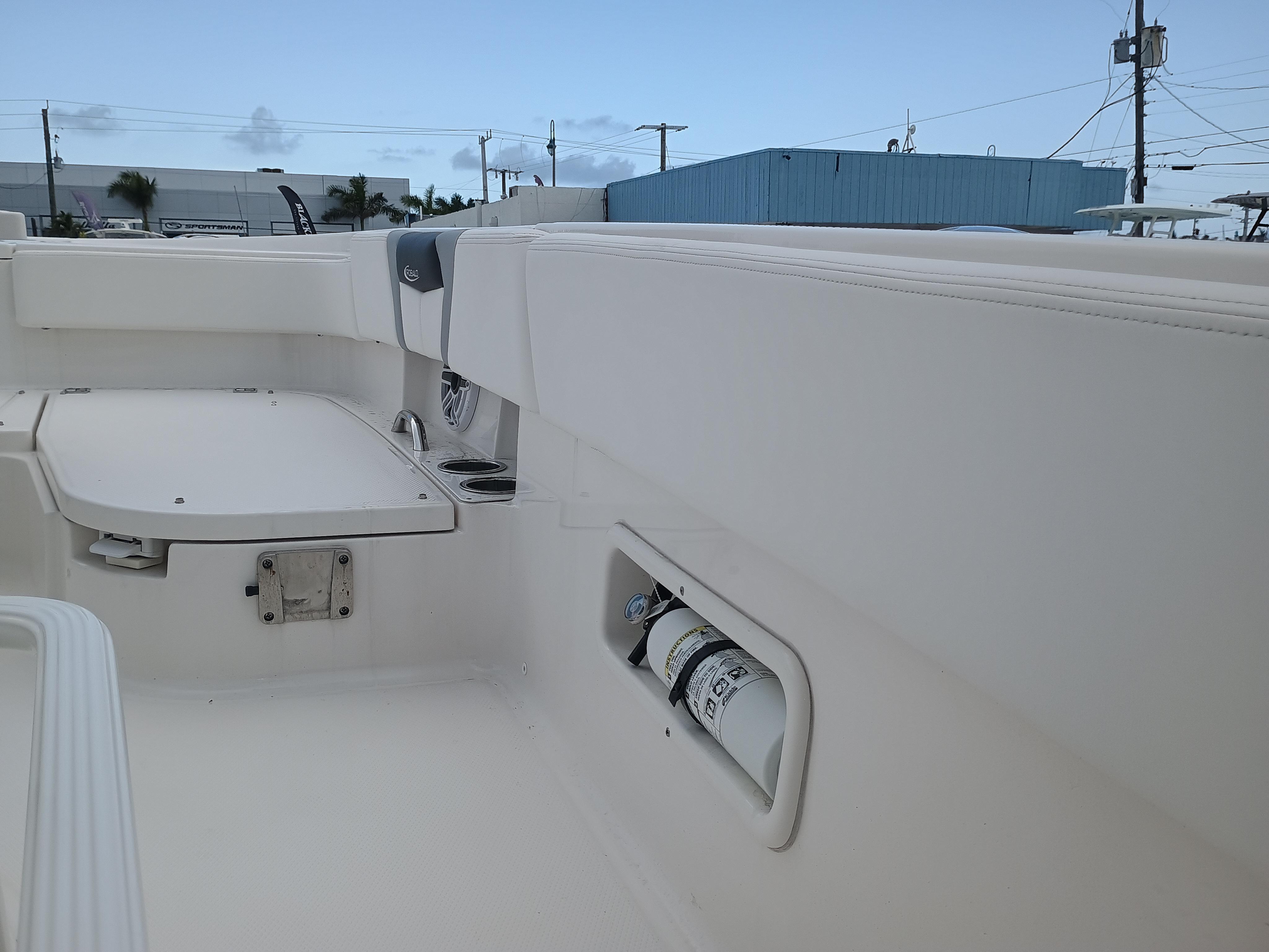 2023-robalo-266-cayman-sd-power-9602756-20250528110717121-1_XLARGE