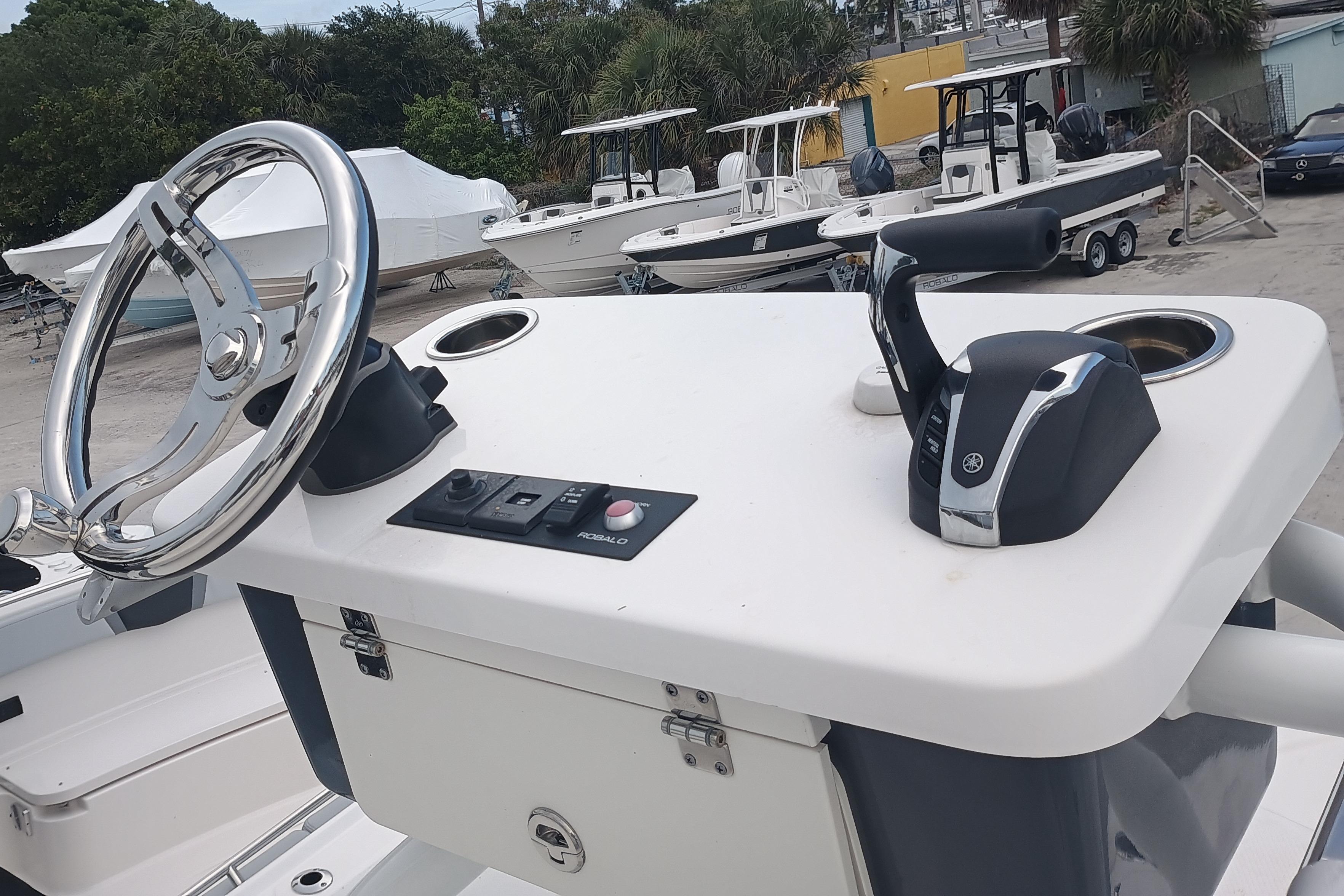 2023-robalo-266-cayman-sd-power-9602756-20250528111158723-1_XLARGE