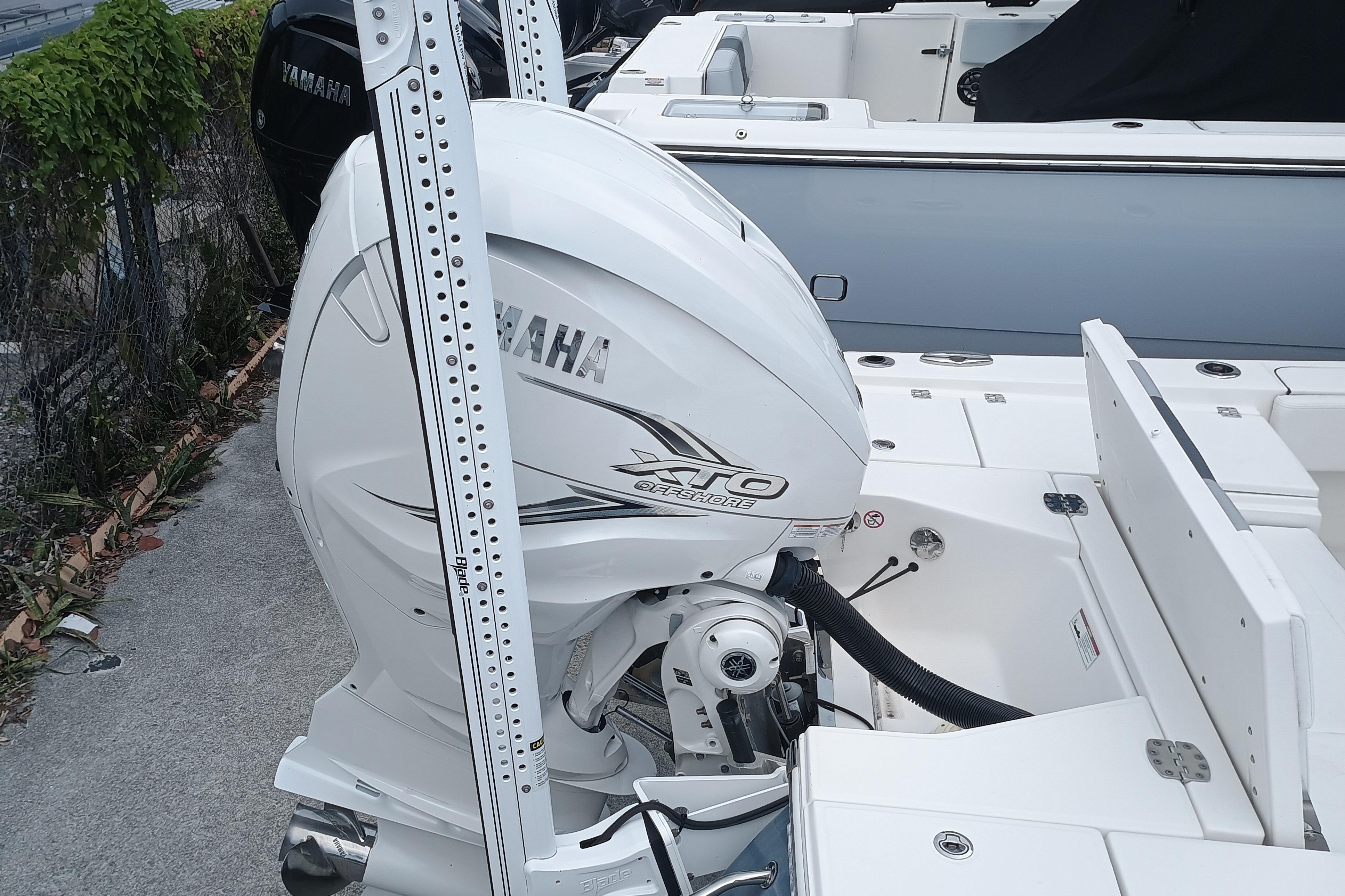 2023-robalo-266-cayman-sd-power-9602756-20250528111201855-1_XLARGE