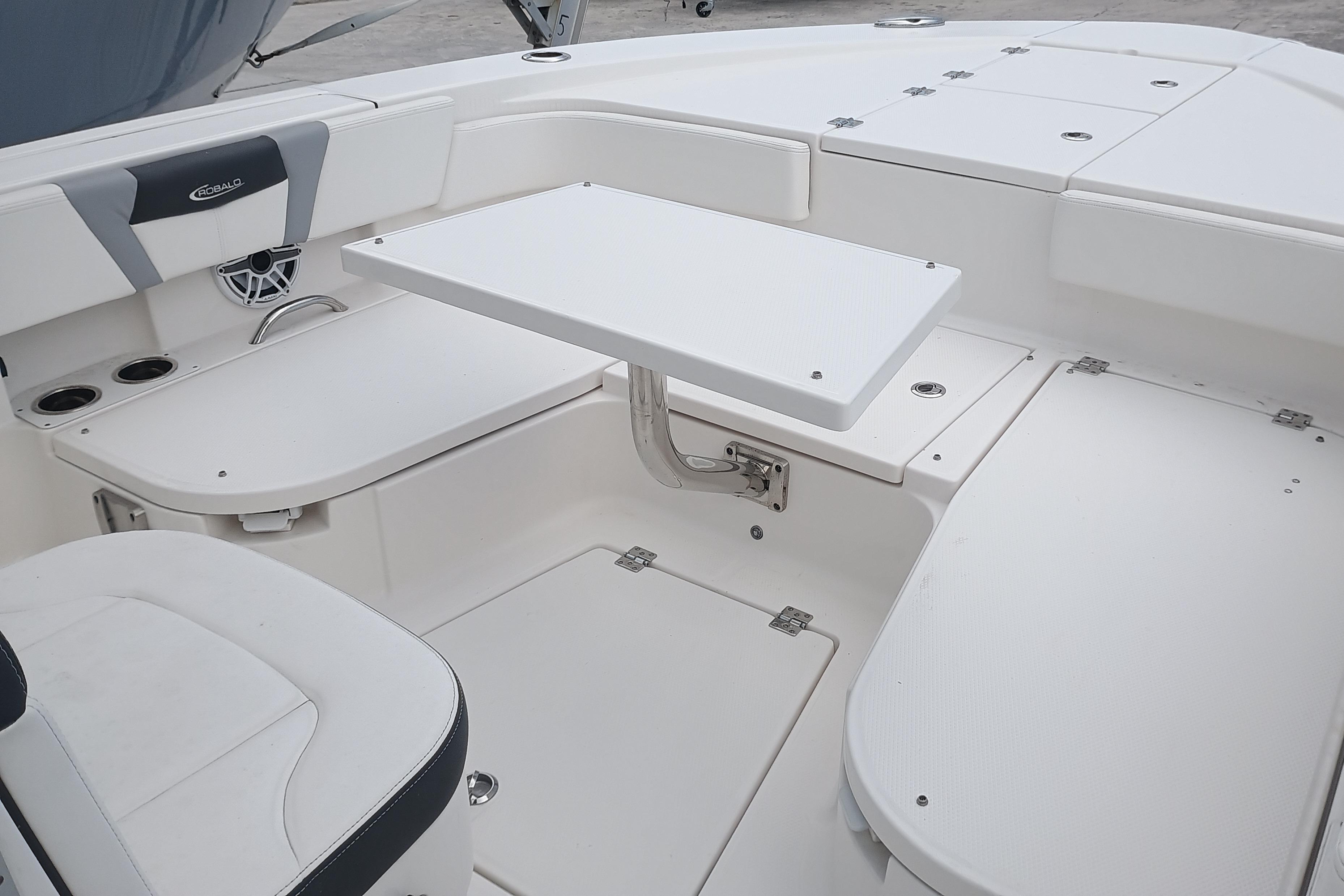 2023-robalo-266-cayman-sd-power-9602756-20250528111203674-1_XLARGE