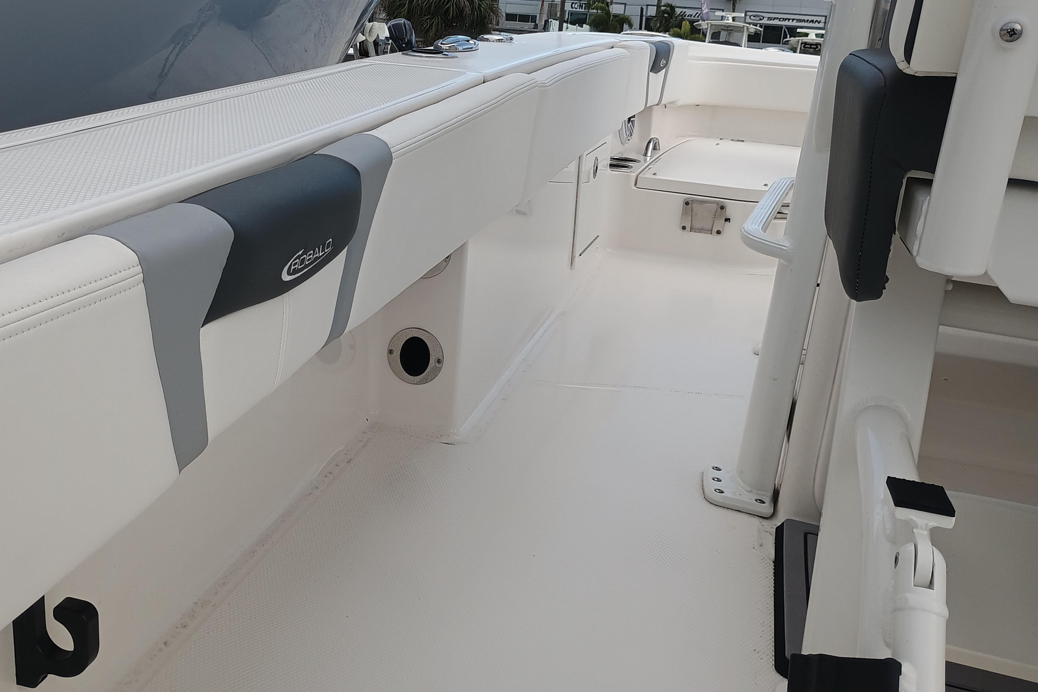 2023-robalo-266-cayman-sd-power-9602756-20250528111205747-1_XLARGE