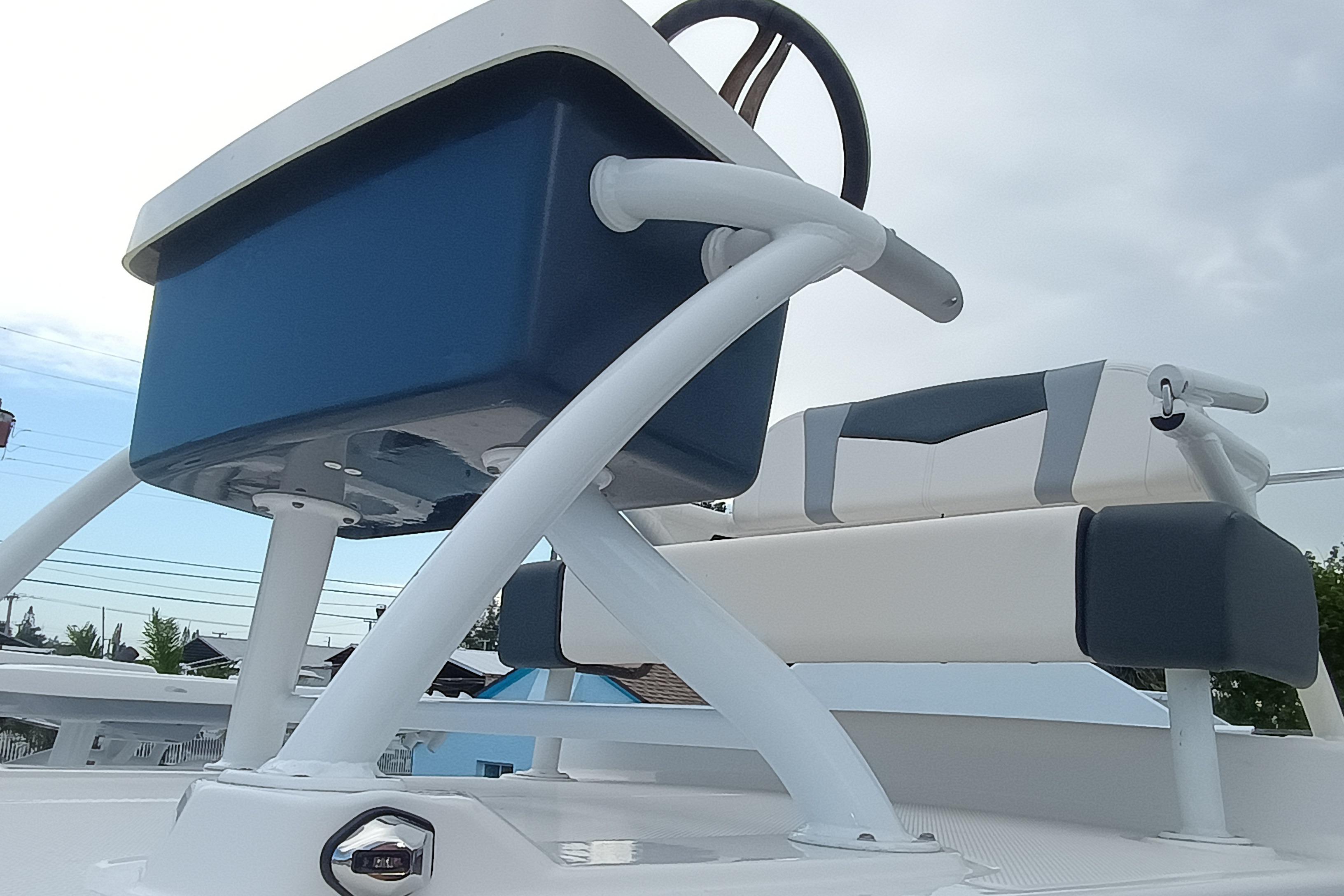 2023-robalo-266-cayman-sd-power-9602756-20250528111214671-1_XLARGE