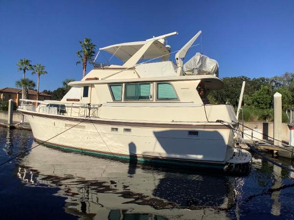53' Hatteras 53 Extended Deck Motor Yacht