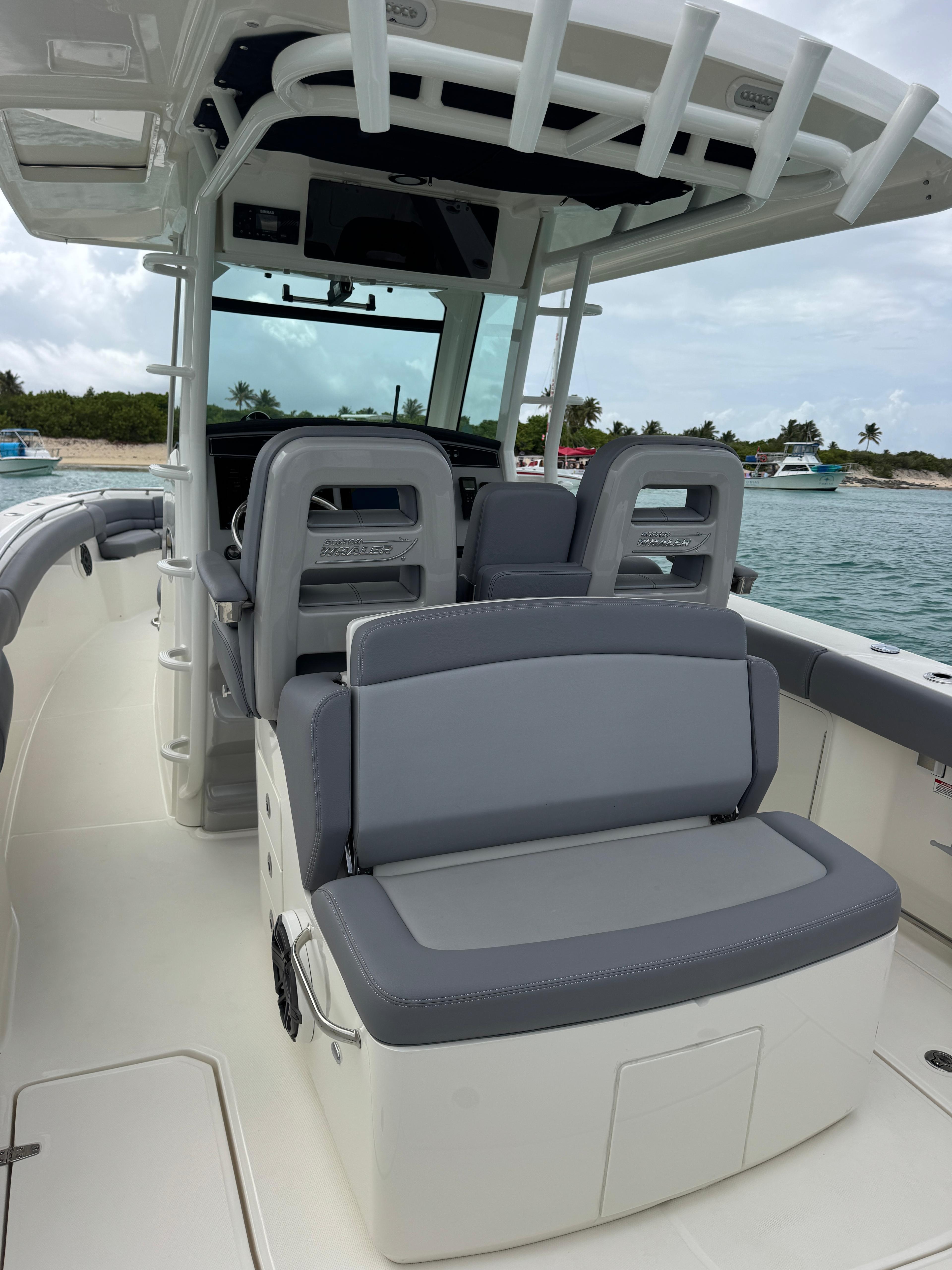 Boston Whaler-330 Outrage 2025 -PR-9822759 | Thumbnail