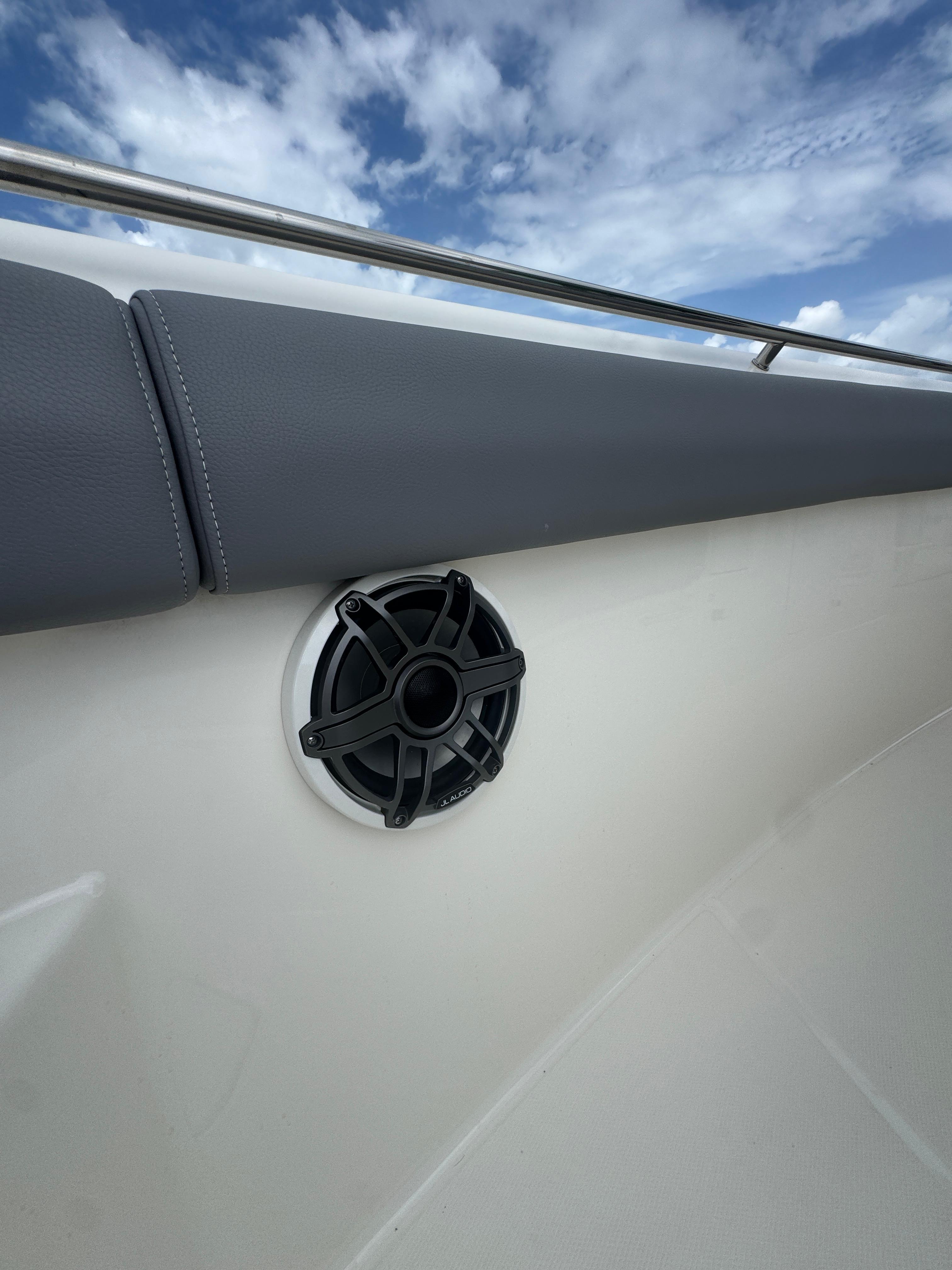 Boston Whaler-330 Outrage 2025 -PR-9822759 | Thumbnail