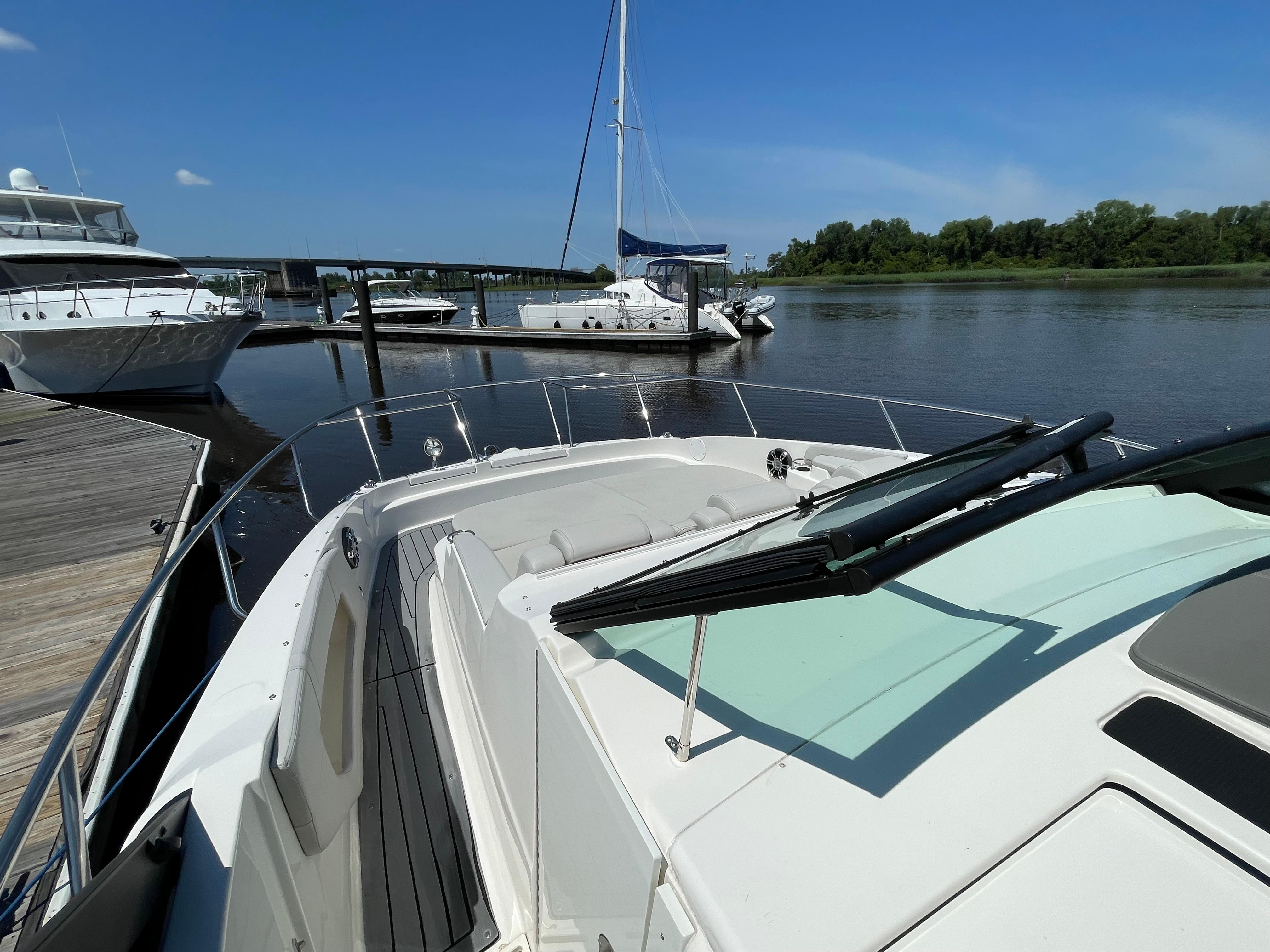 2020 Sea Ray Sundancer 320 OB