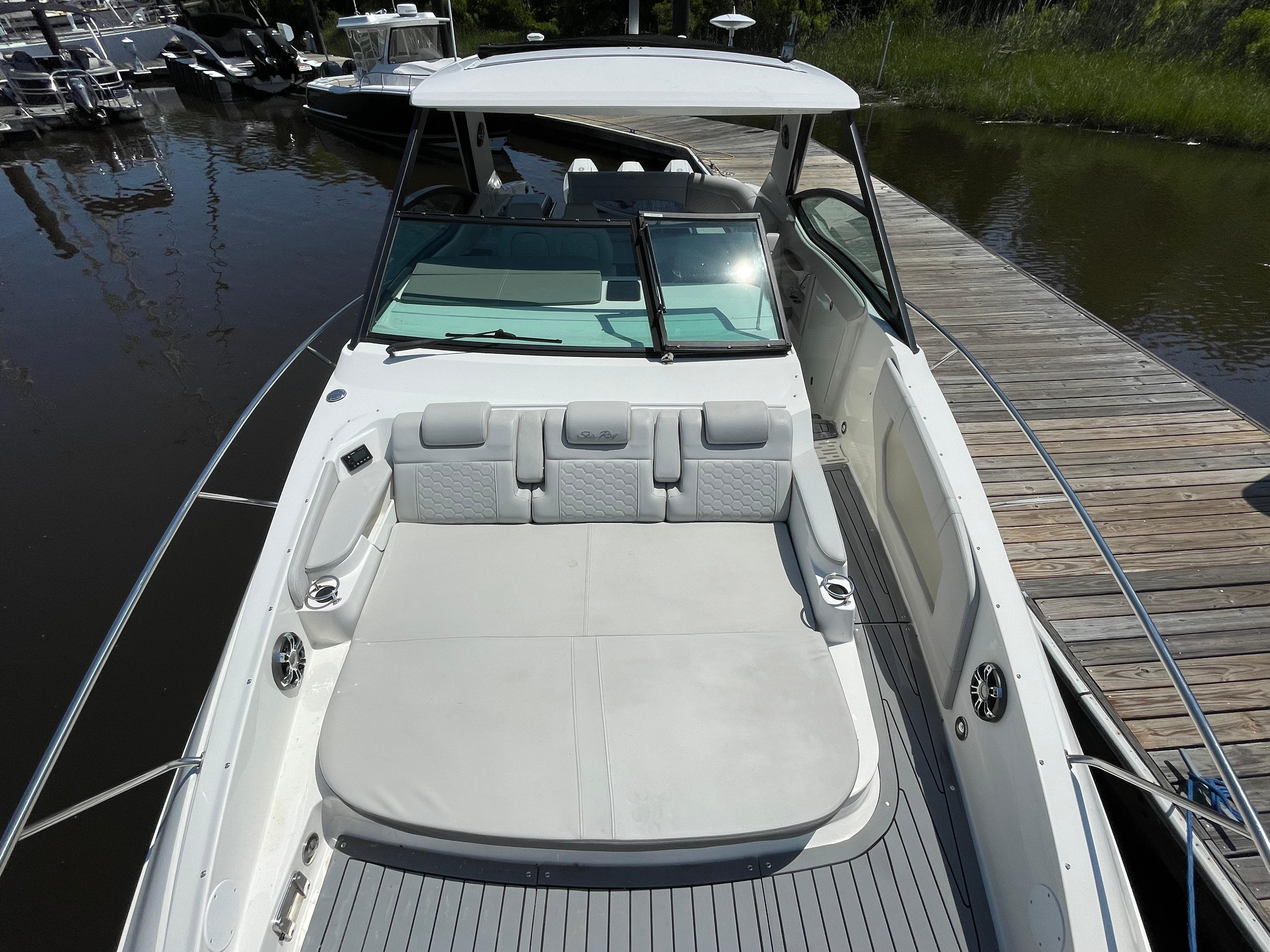 2020 Sea Ray Sundancer 320 OB