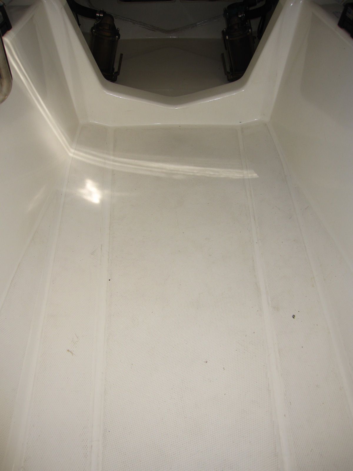 Uncluttered Space Between Engines
