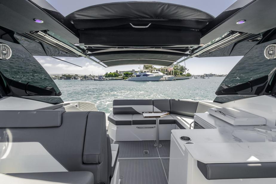 Image [31] of 2021 Cruisers Yachts 38 GLS