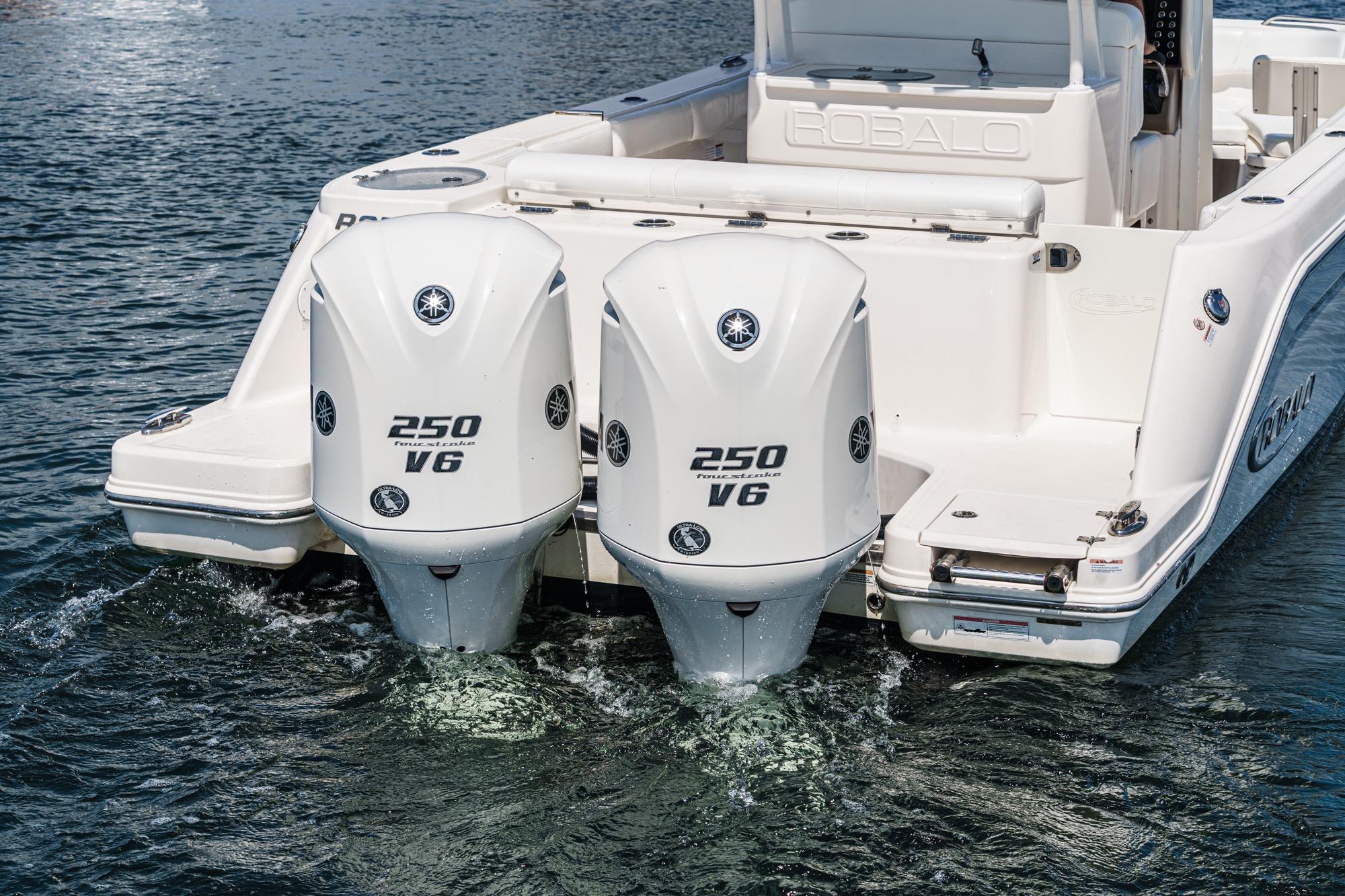 2020 Robalo R272 Center Console #TBRM0141H inventory image at Sun Country Marine Group, San Diego Harbor Island