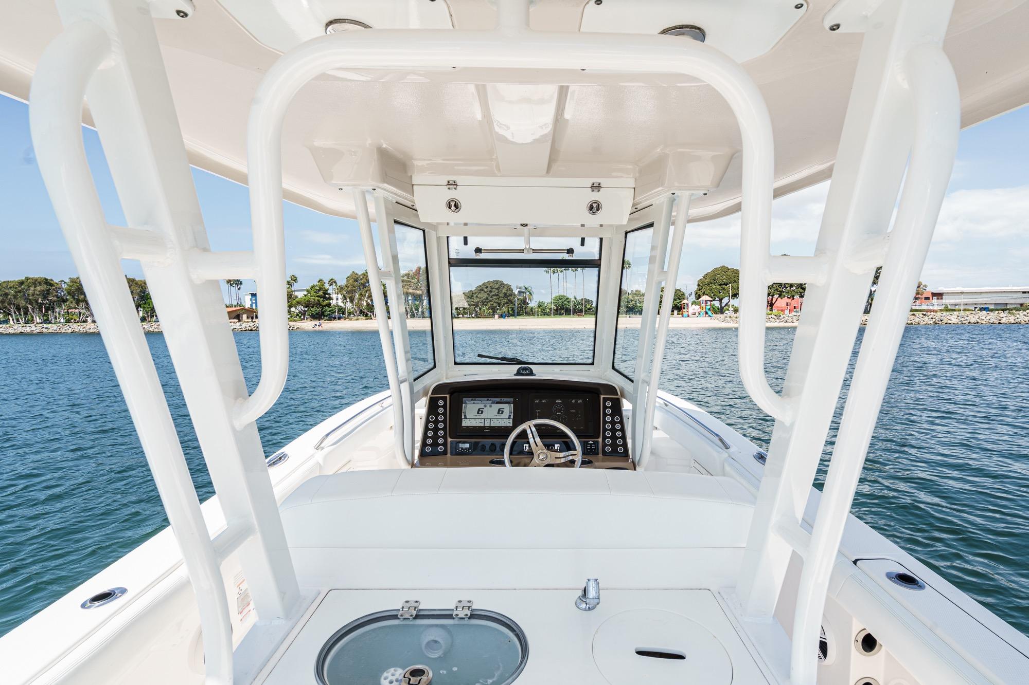 2020 Robalo R272 Center Console #TBRM0141H inventory image at Sun Country Marine Group, San Diego Harbor Island