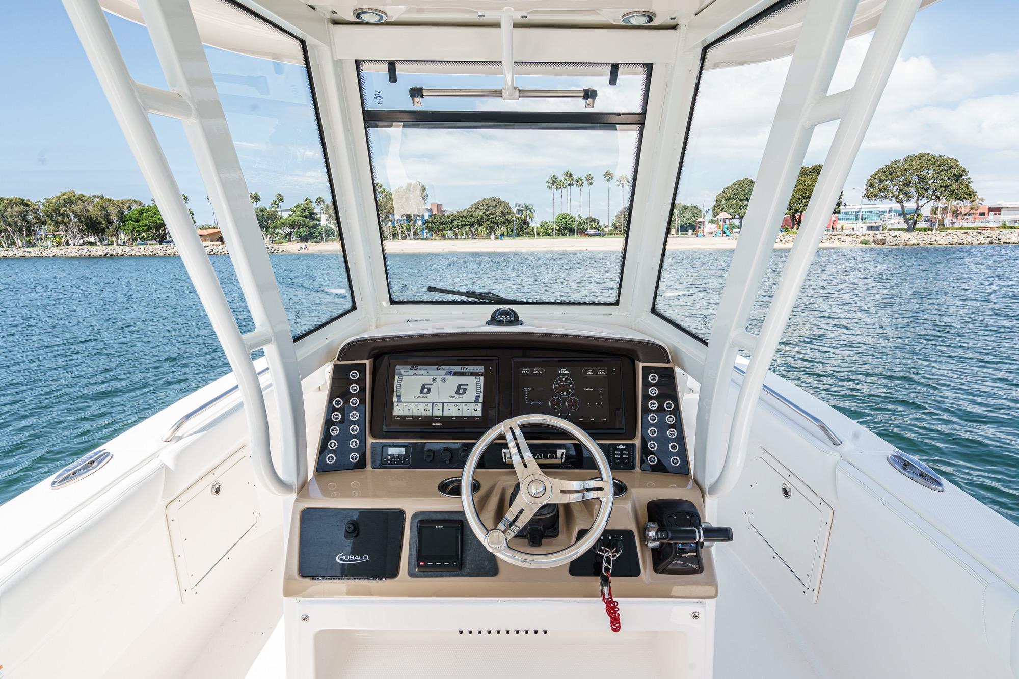 2020 Robalo R272 Center Console #TBRM0141H inventory image at Sun Country Marine Group, San Diego Harbor Island