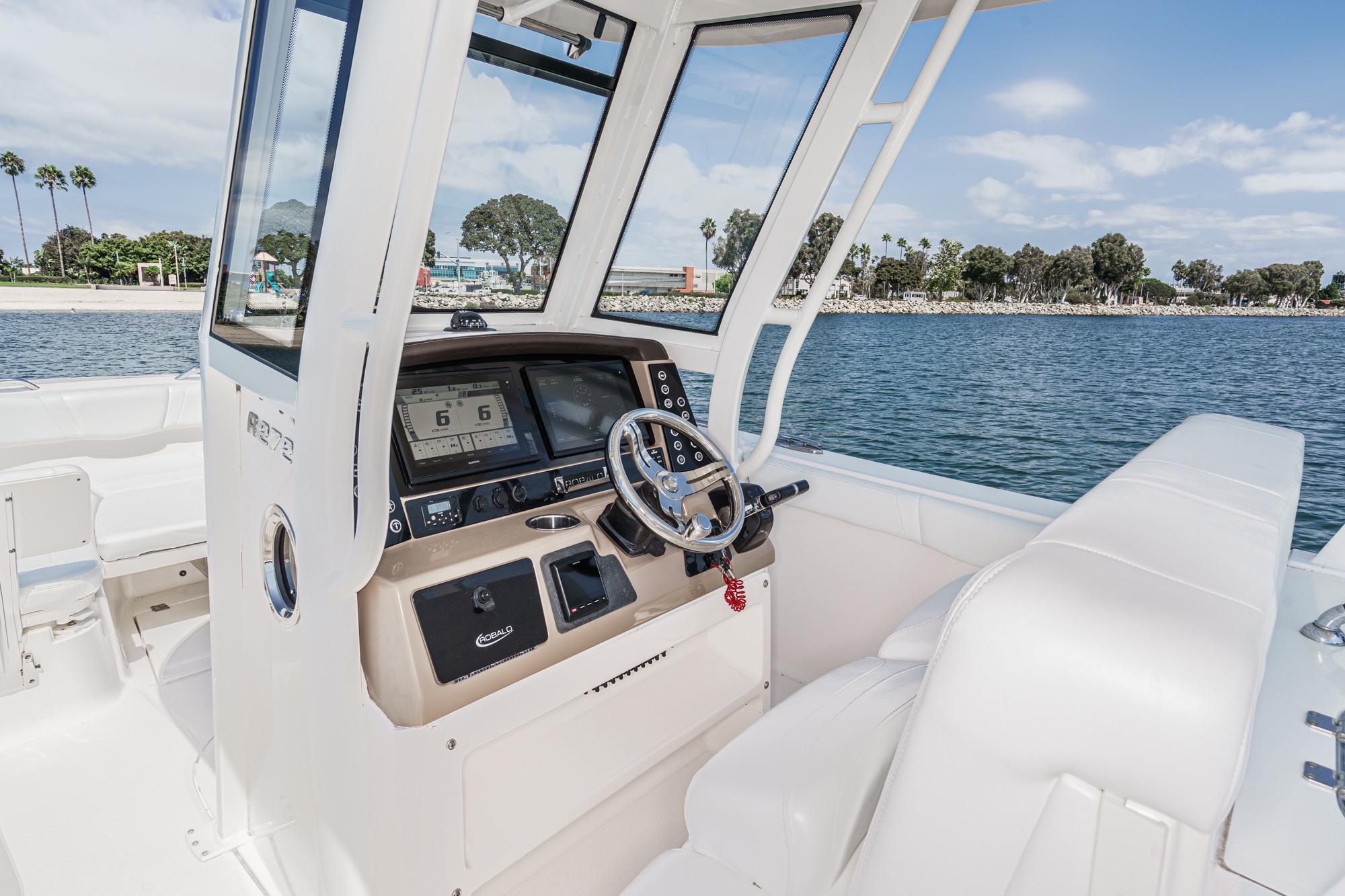 2020 Robalo R272 Center Console #TBRM0141H inventory image at Sun Country Marine Group, San Diego Harbor Island