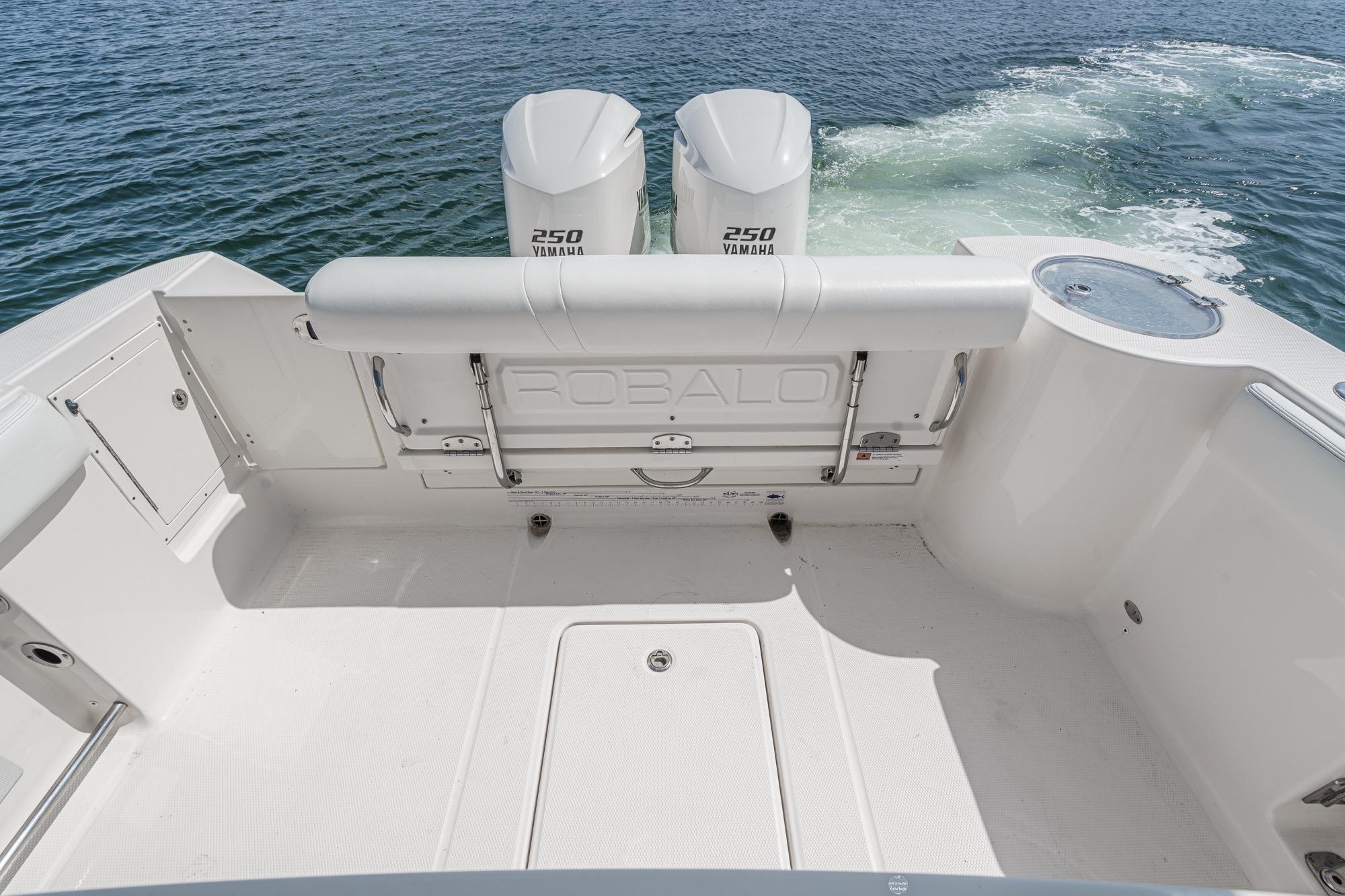 2020 Robalo R272 Center Console #TBRM0141H inventory image at Sun Country Marine Group, San Diego Harbor Island