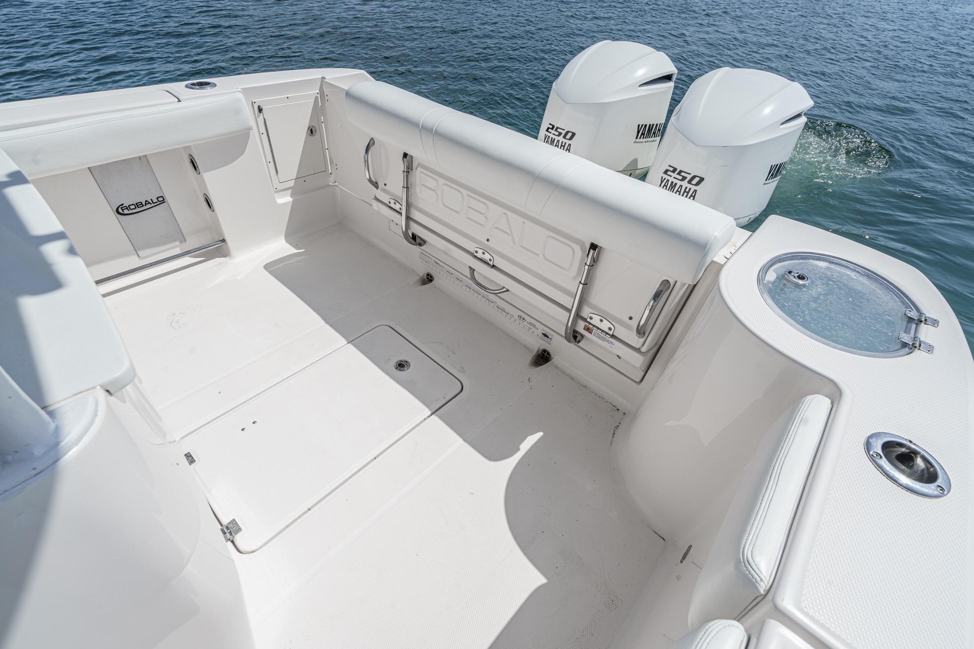 2020 Robalo R272 Center Console #TBRM0141H inventory image at Sun Country Marine Group, San Diego Harbor Island