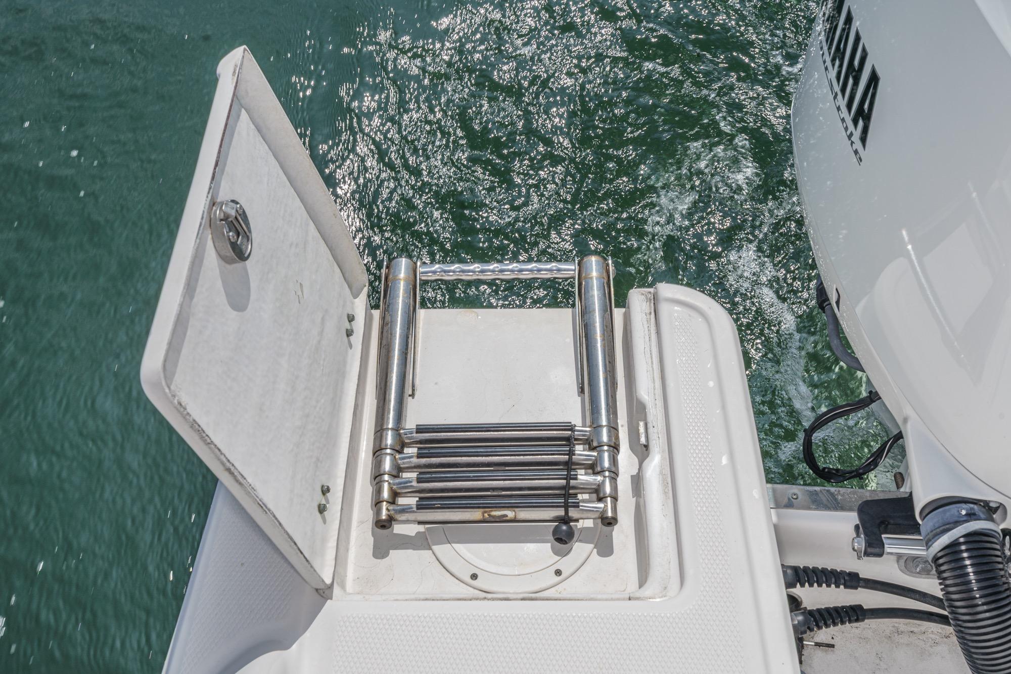2020 Robalo R272 Center Console #TBRM0141H inventory image at Sun Country Marine Group, San Diego Harbor Island