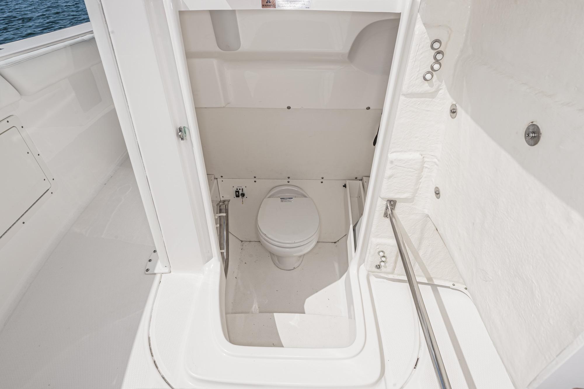 2020 Robalo R272 Center Console #TBRM0141H inventory image at Sun Country Marine Group, San Diego Harbor Island