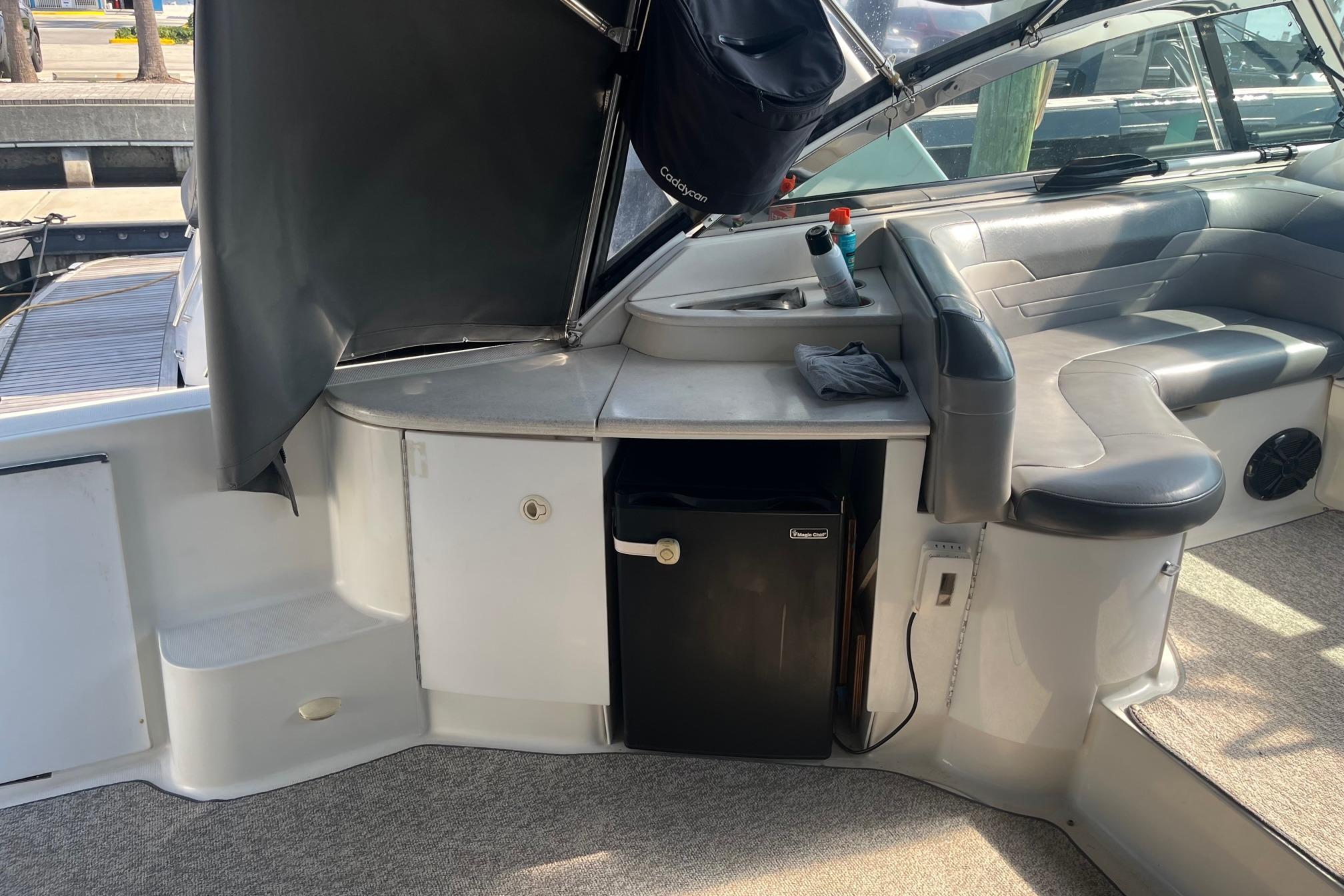 FL 10520 WT Knot 10 Yacht Sales FL 10520 WT Knot 10 Yacht Sales