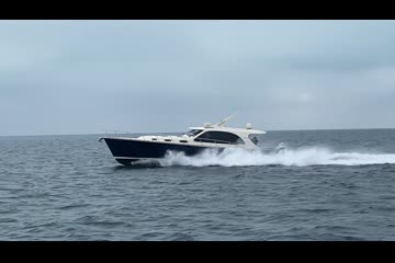 Palm Beach Motor Yachts PB52 video