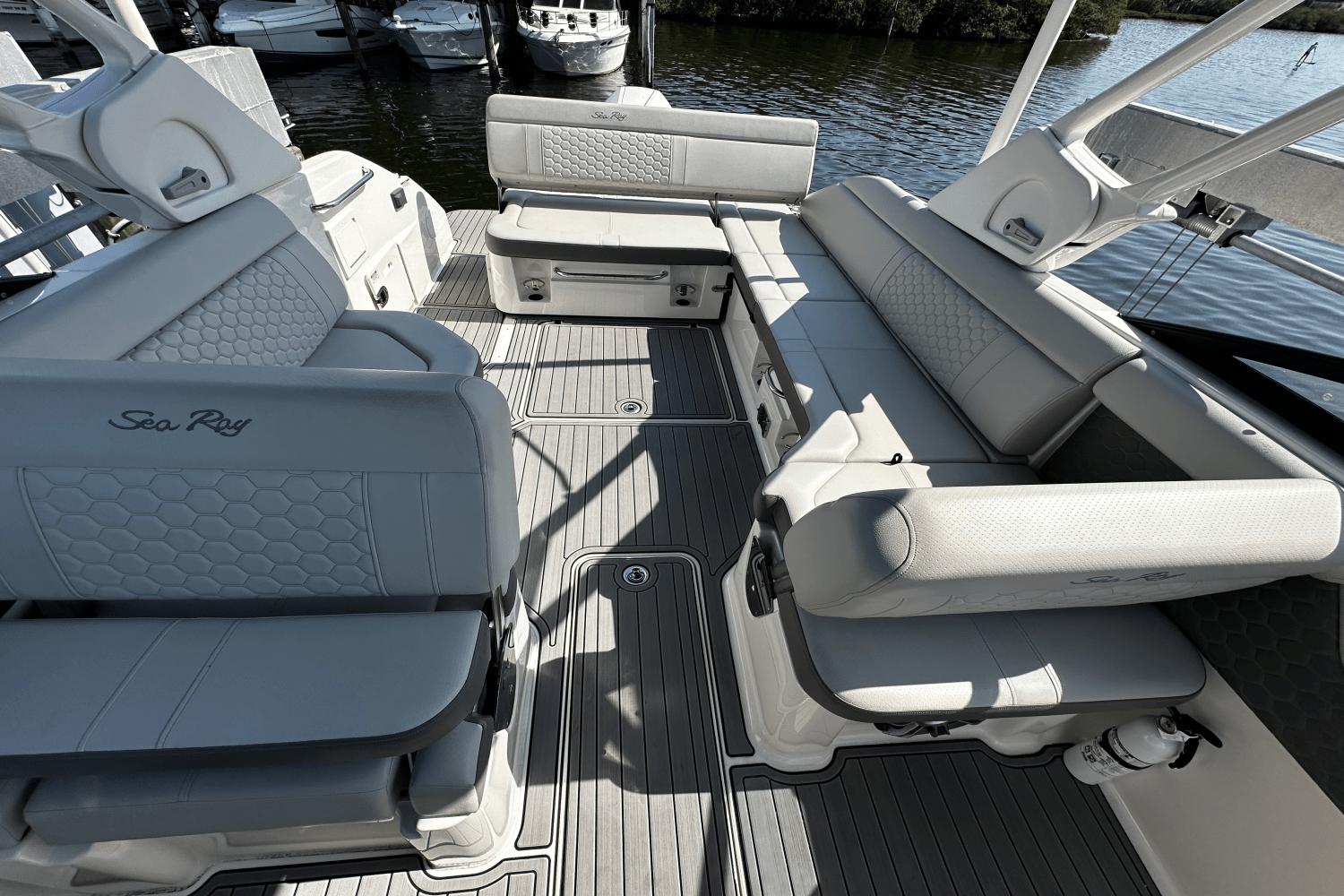 2023-sea-ray-250-sdx-ob-power-9792791-978234127-0-140520250720-32