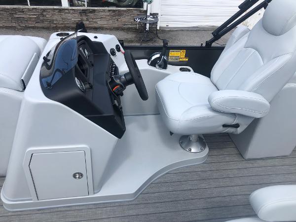 2021 Bentley boat for sale, model of the boat is 243 Navigator & Image # 18 of 30