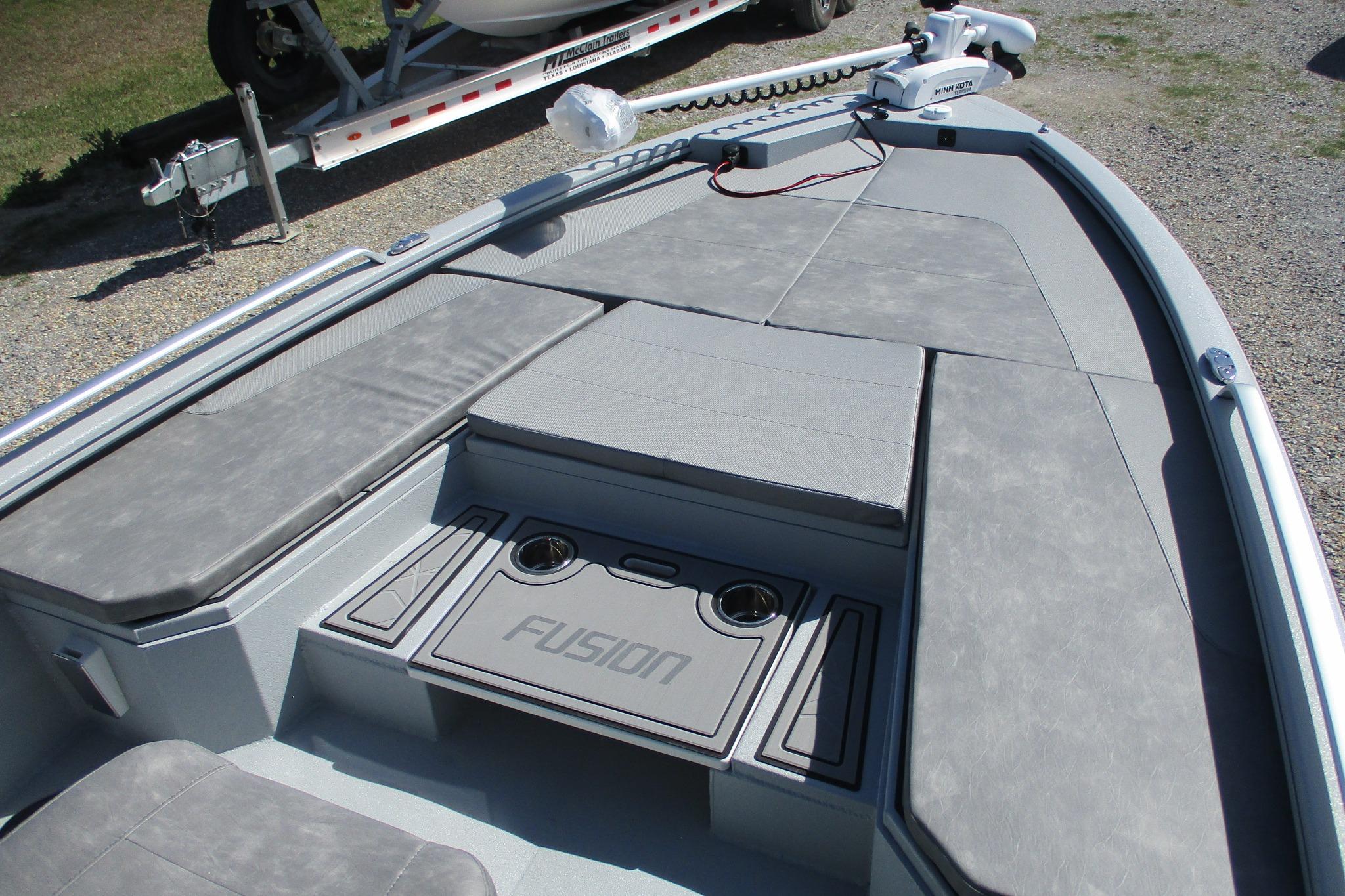 2026 Avid 23 Fusion-11