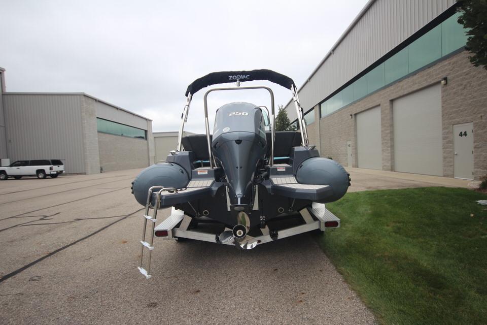 2023 Zodiac Medline 6.8 NEO 250hp In Stock, Image 6