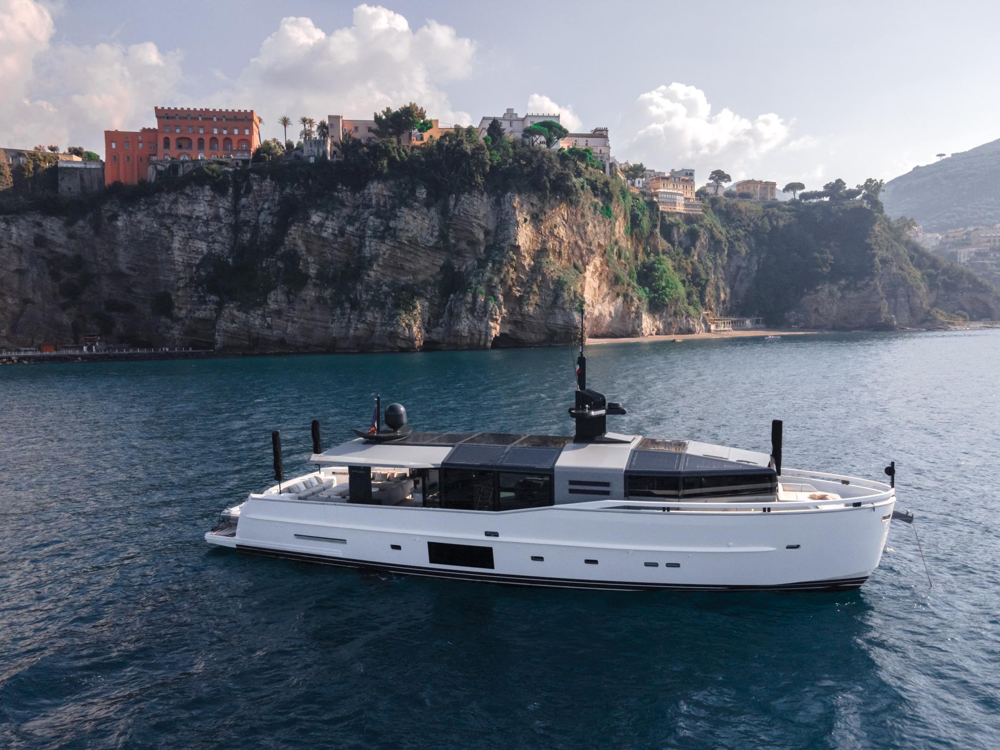 Arcadia Yachts A85 2022 "Motek" HMY Yachts