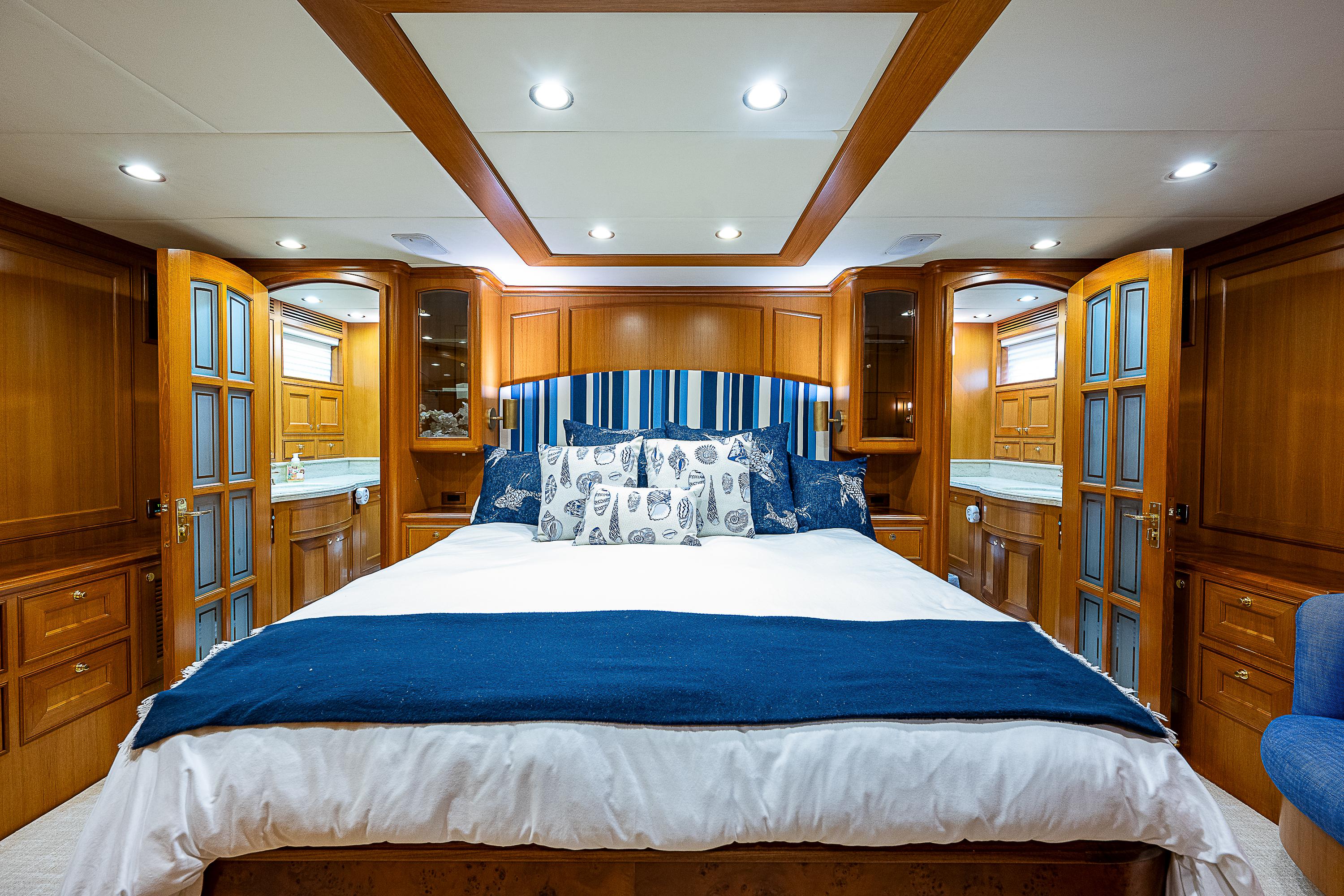 Offshore Yachts 80 Elijah Jane - Master Stateroom