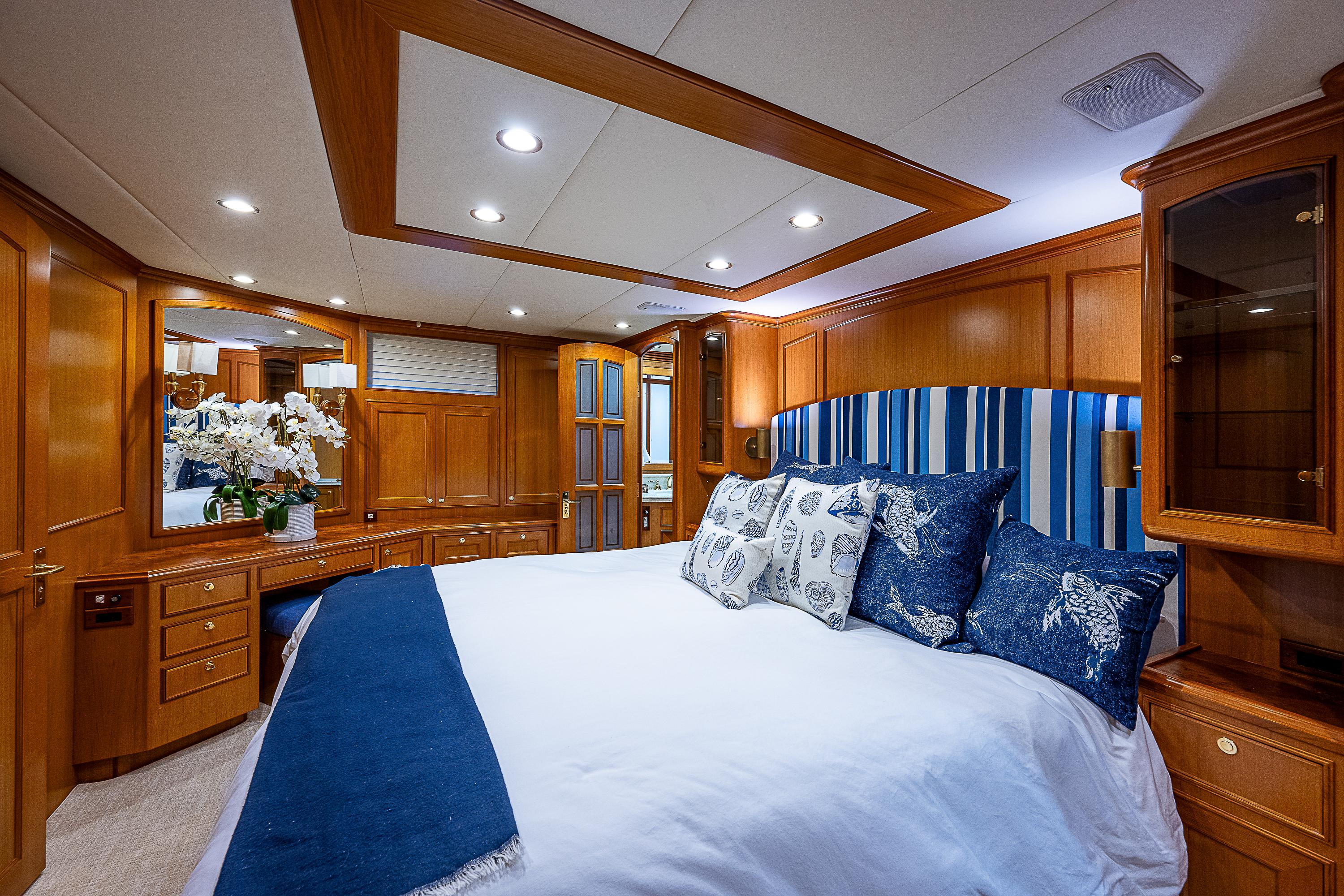 Offshore Yachts 80 Elijah Jane - Master Stateroom
