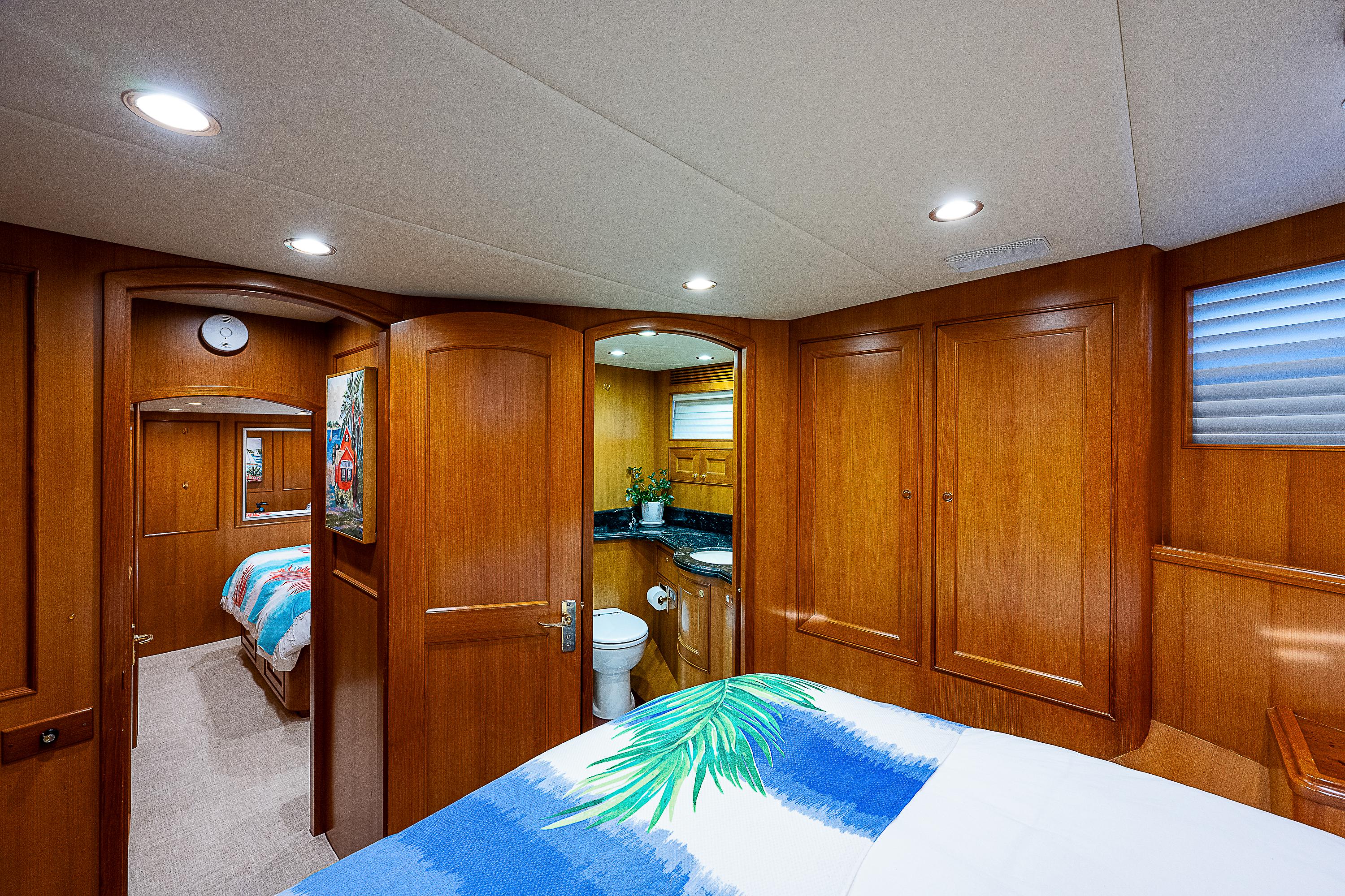 Offshore Yachts 80 Elijah Jane - Forward Stateroom