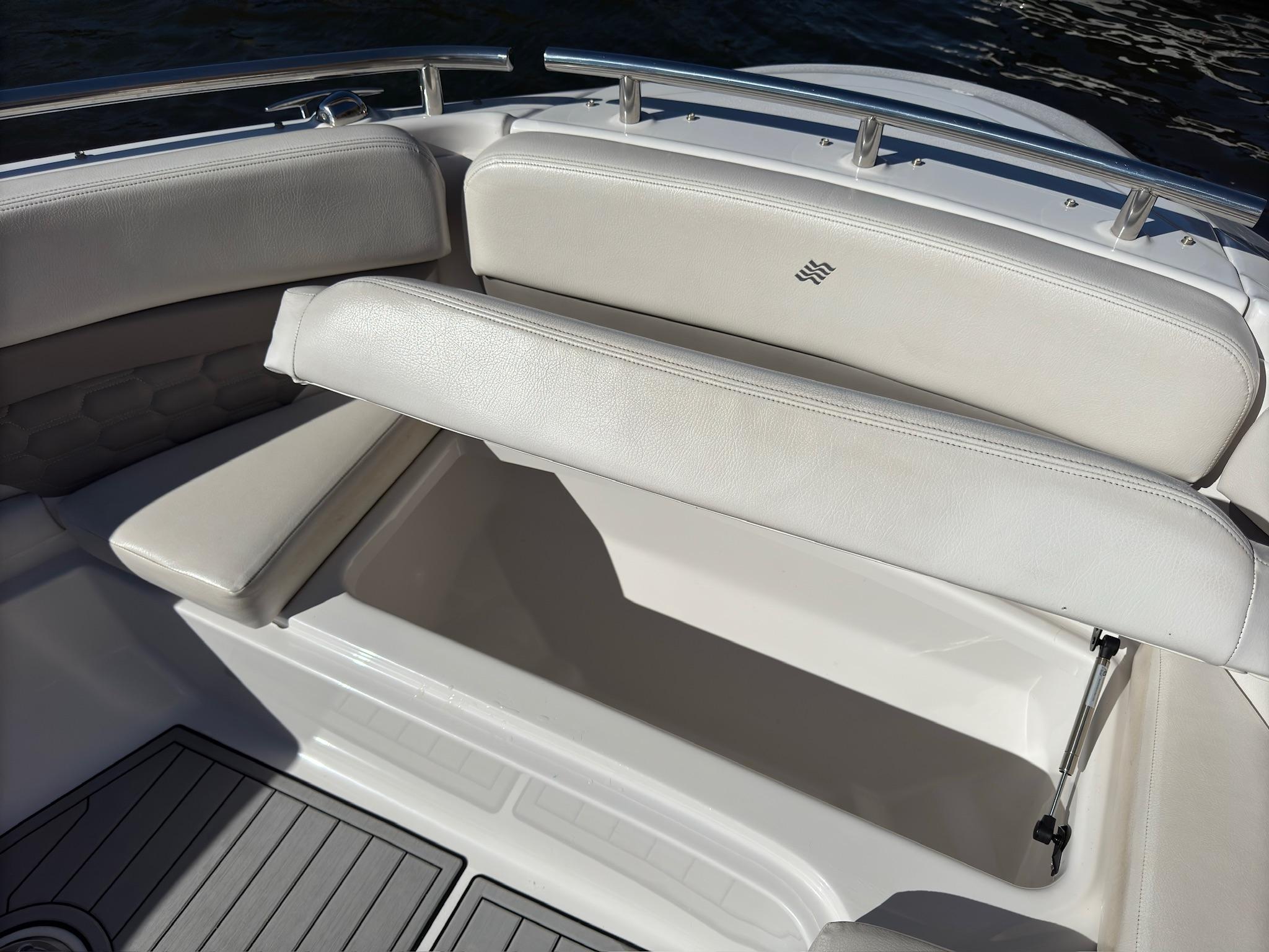 2019-four-winns-h350-power-9712837-20250312073825957-1_XLARGE