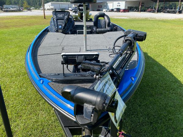 2022 Nitro boat for sale, model of the boat is Z21 XL Pro & Image # 6 of 19