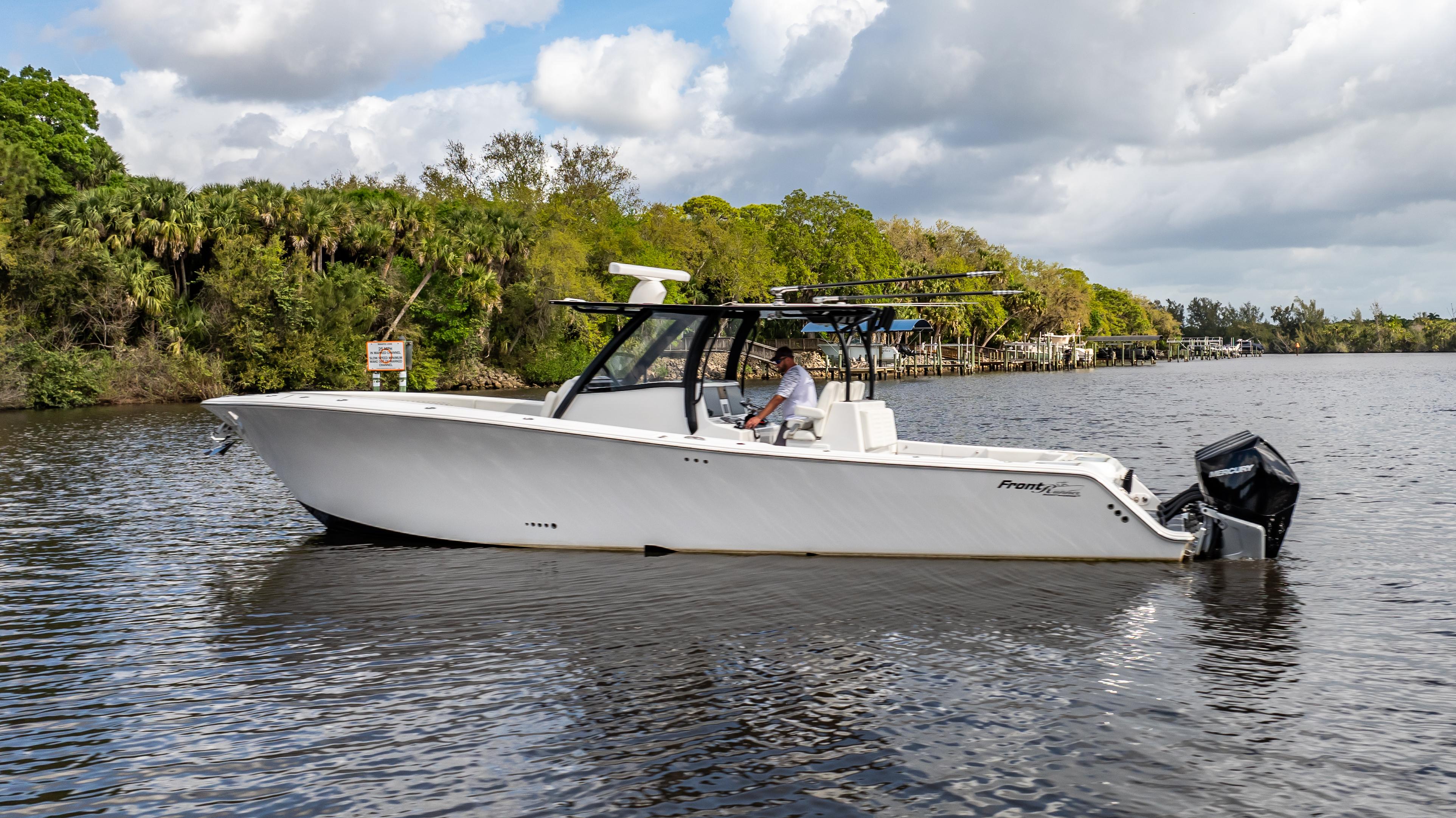 2023-front-runner-39-center-console-power-9802842-20250520143319300-1_XLARGE