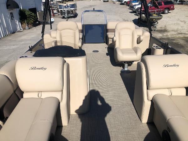 2021 Bentley boat for sale, model of the boat is 223 NAVIGATOR & Image # 10 of 31