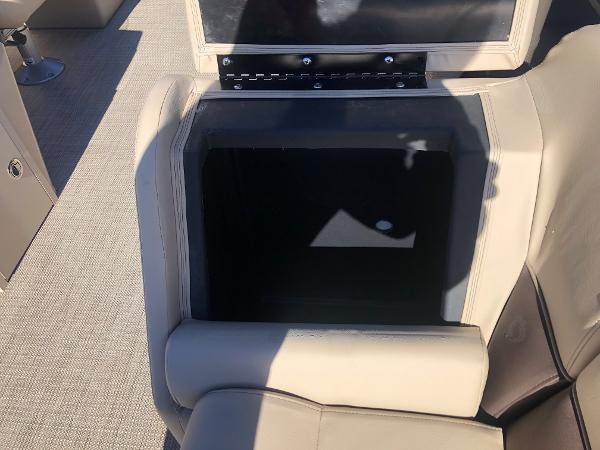 2021 Bentley boat for sale, model of the boat is 223 NAVIGATOR & Image # 14 of 31