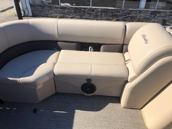 2021 Bentley boat for sale, model of the boat is 223 NAVIGATOR & Image # 15 of 31