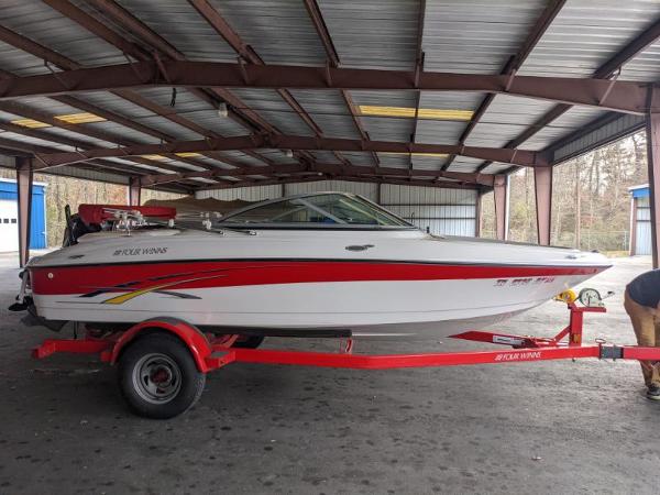 2007 Four Winns boat for sale, model of the boat is Horizon 180 & Image # 1 of 6