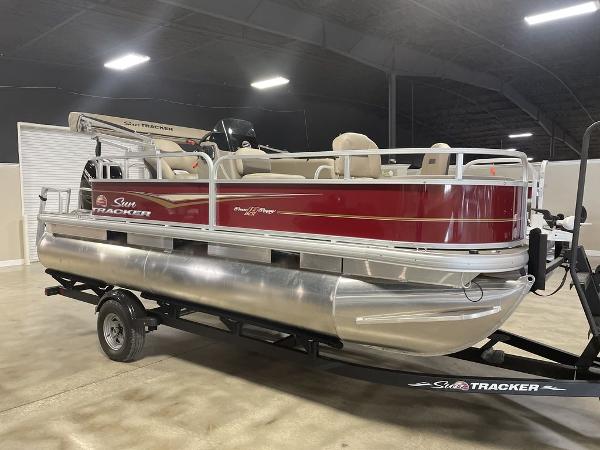 2021 Sun Tracker boat for sale, model of the boat is SBB18B & Image # 1 of 1