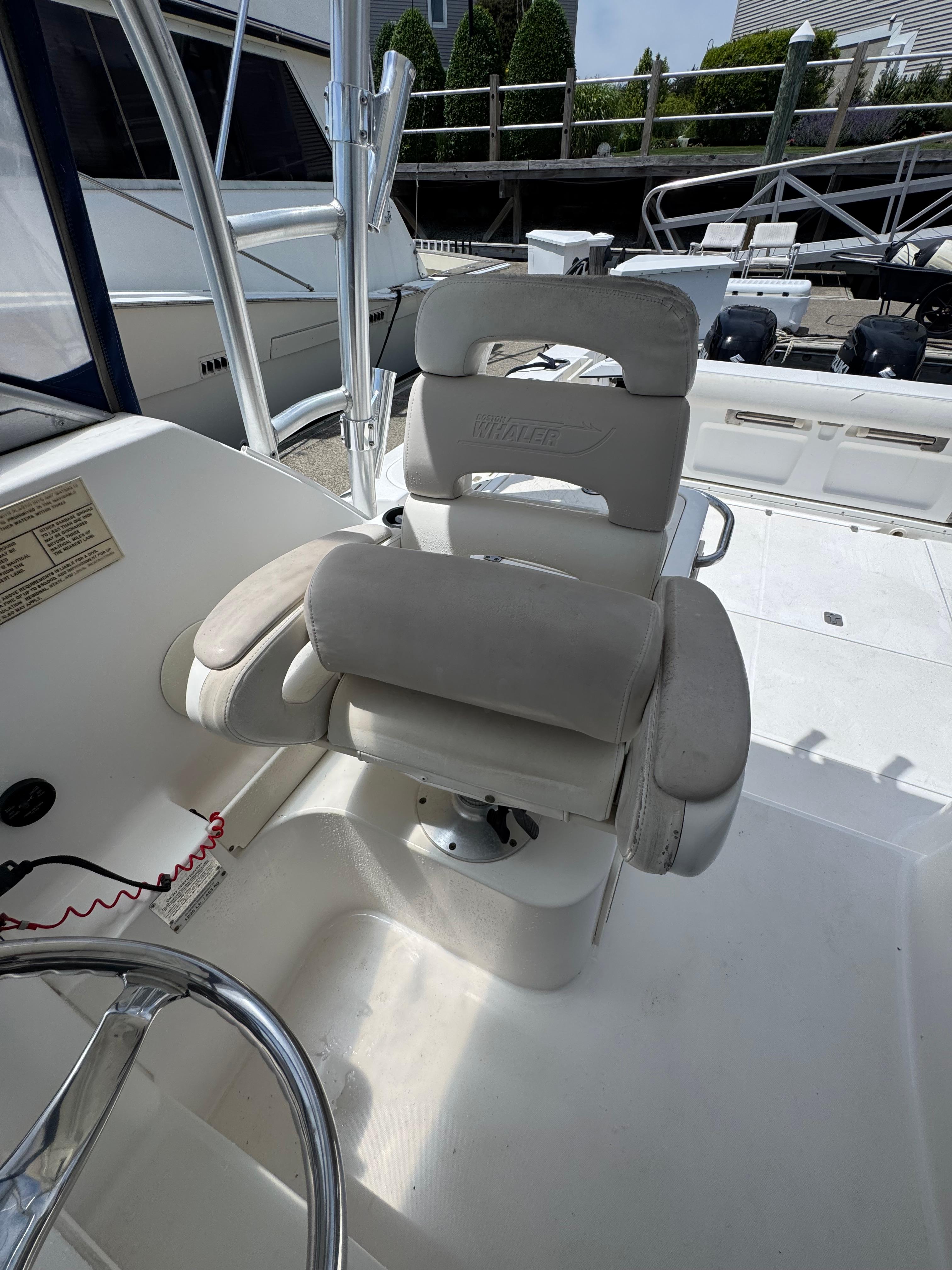 2004-boston-whaler-305-conquest-power-9802854-978657145-0-200520251437-16