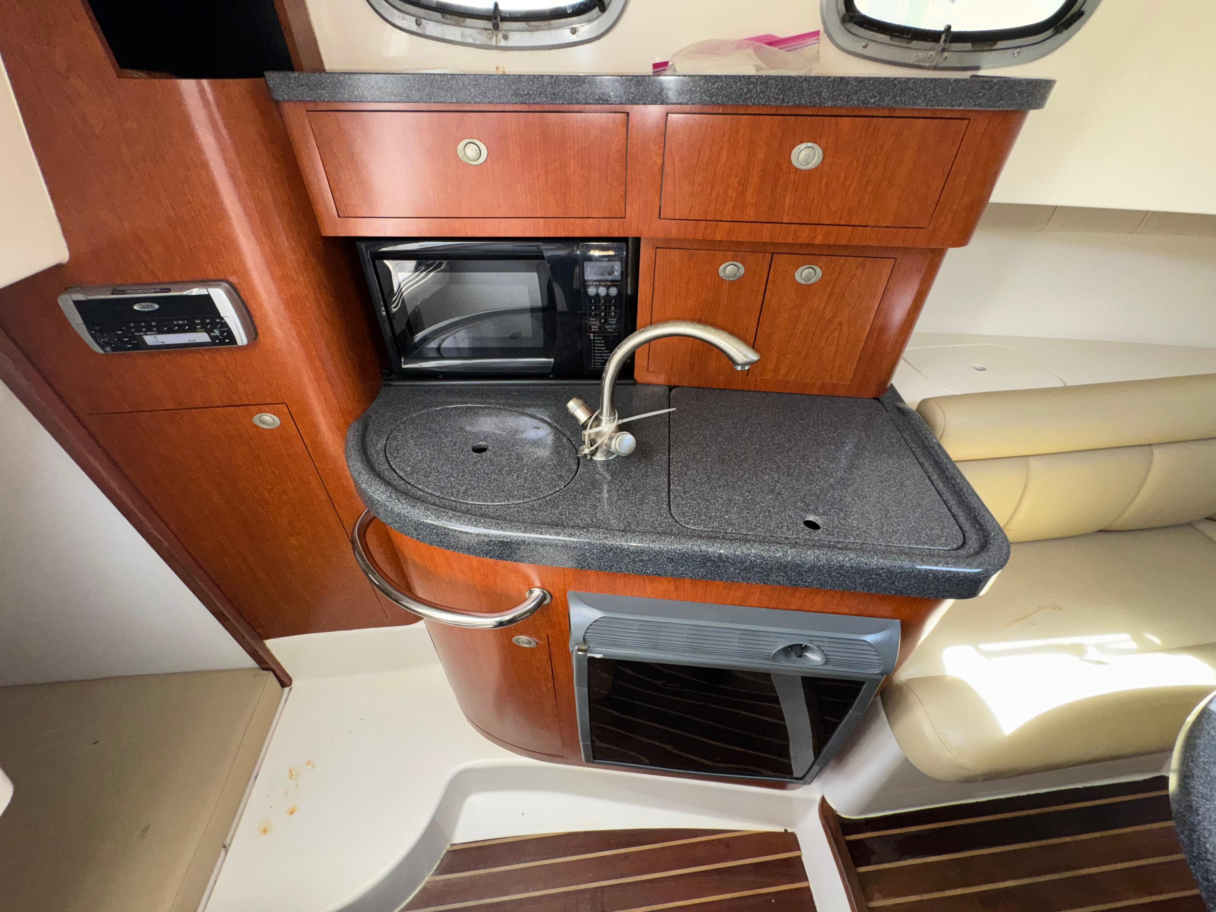 2004-boston-whaler-305-conquest-power-9802854-978657149-0-200520251438-20