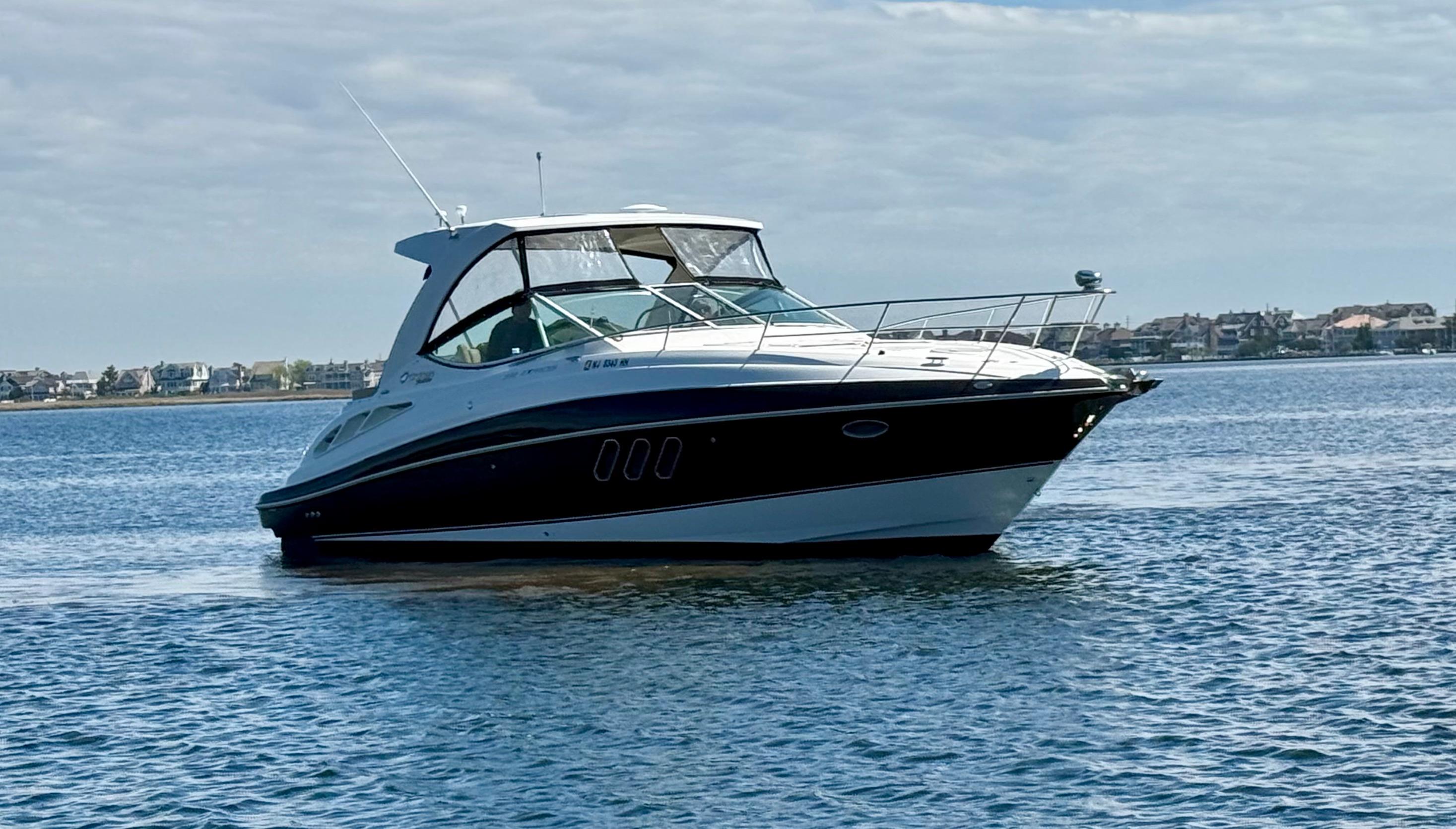 2012-cruisers-yachts-350-express-power-9622856-20250508103524498-1_XLARGE