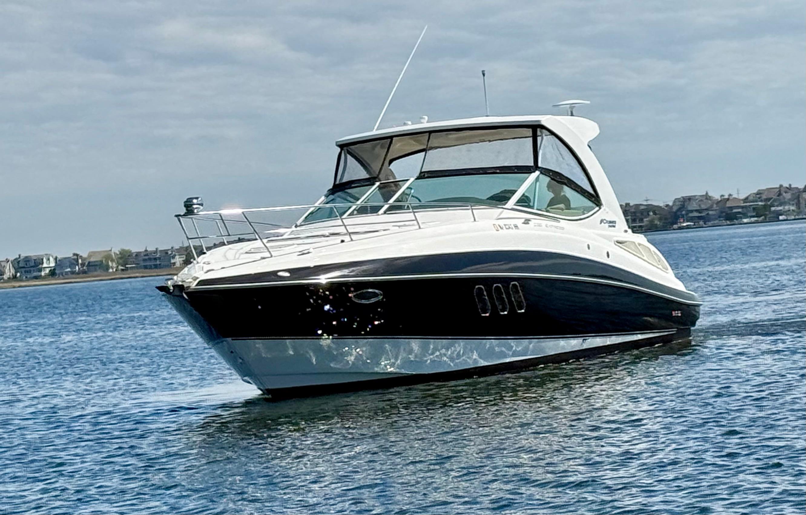 2012-cruisers-yachts-350-express-power-9622856-20250508103528477-1_XLARGE