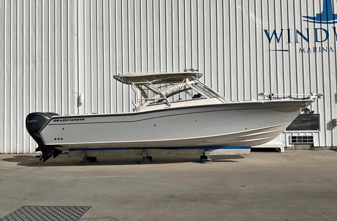2022-grady-white-freedom-307-power-9702857-20250303155520557-1_XLARGE