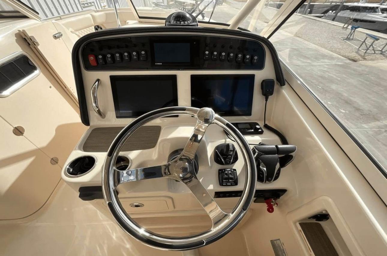 2022-grady-white-freedom-307-power-9702857-20250303155530367-1_XLARGE