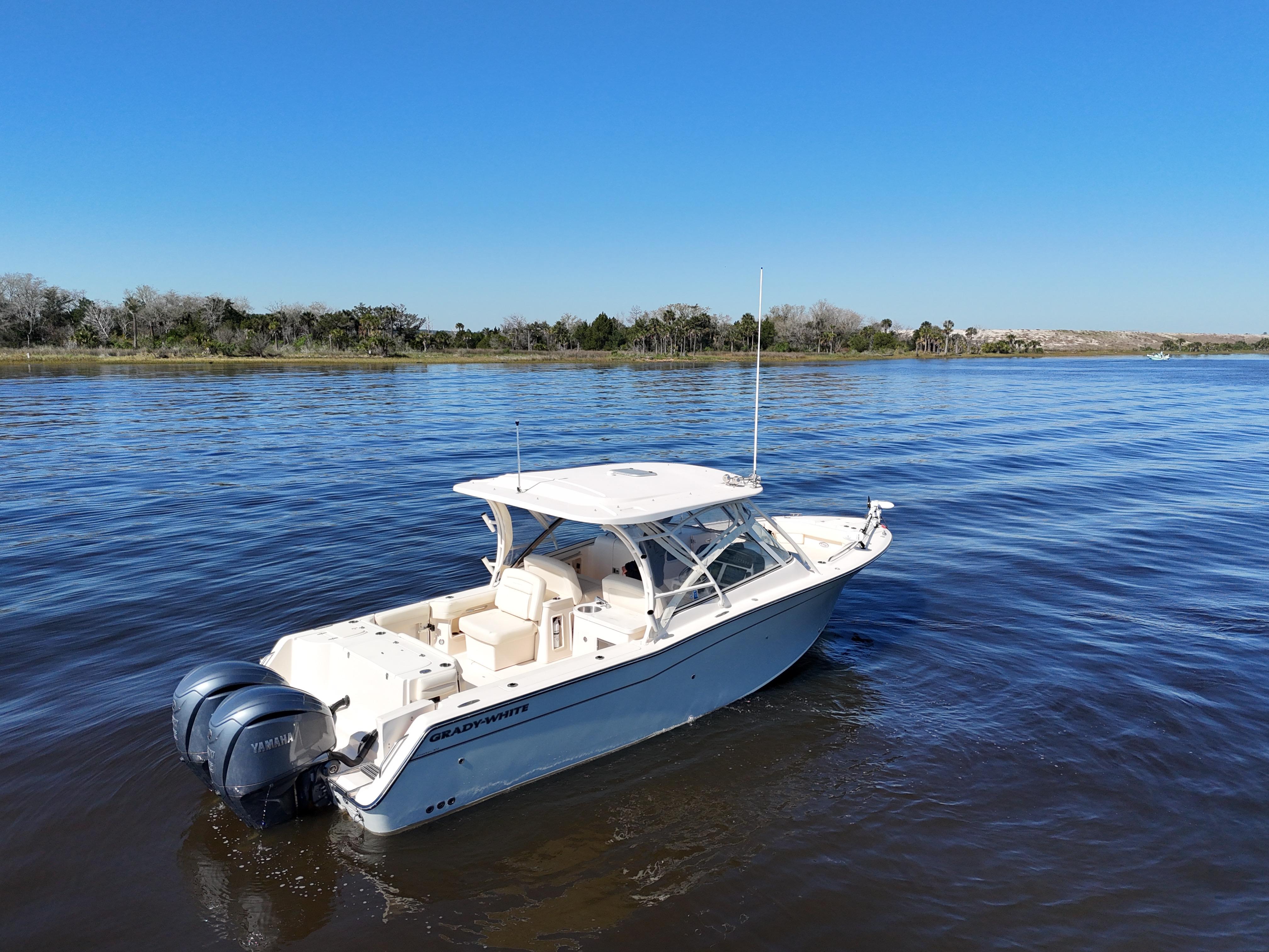 2022-grady-white-freedom-307-power-9702857-20250313190235067-1_XLARGE
