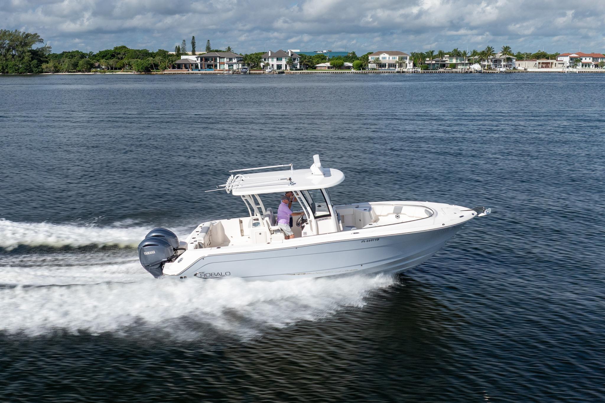 30' Robalo 2022